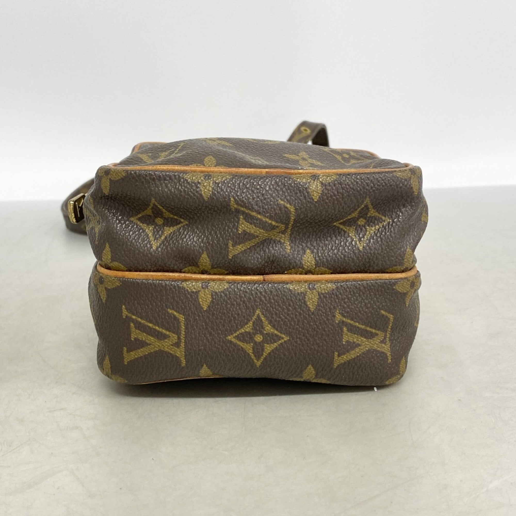 Louis Vuitton Brown Shoulder Bag (Pre-Owned)