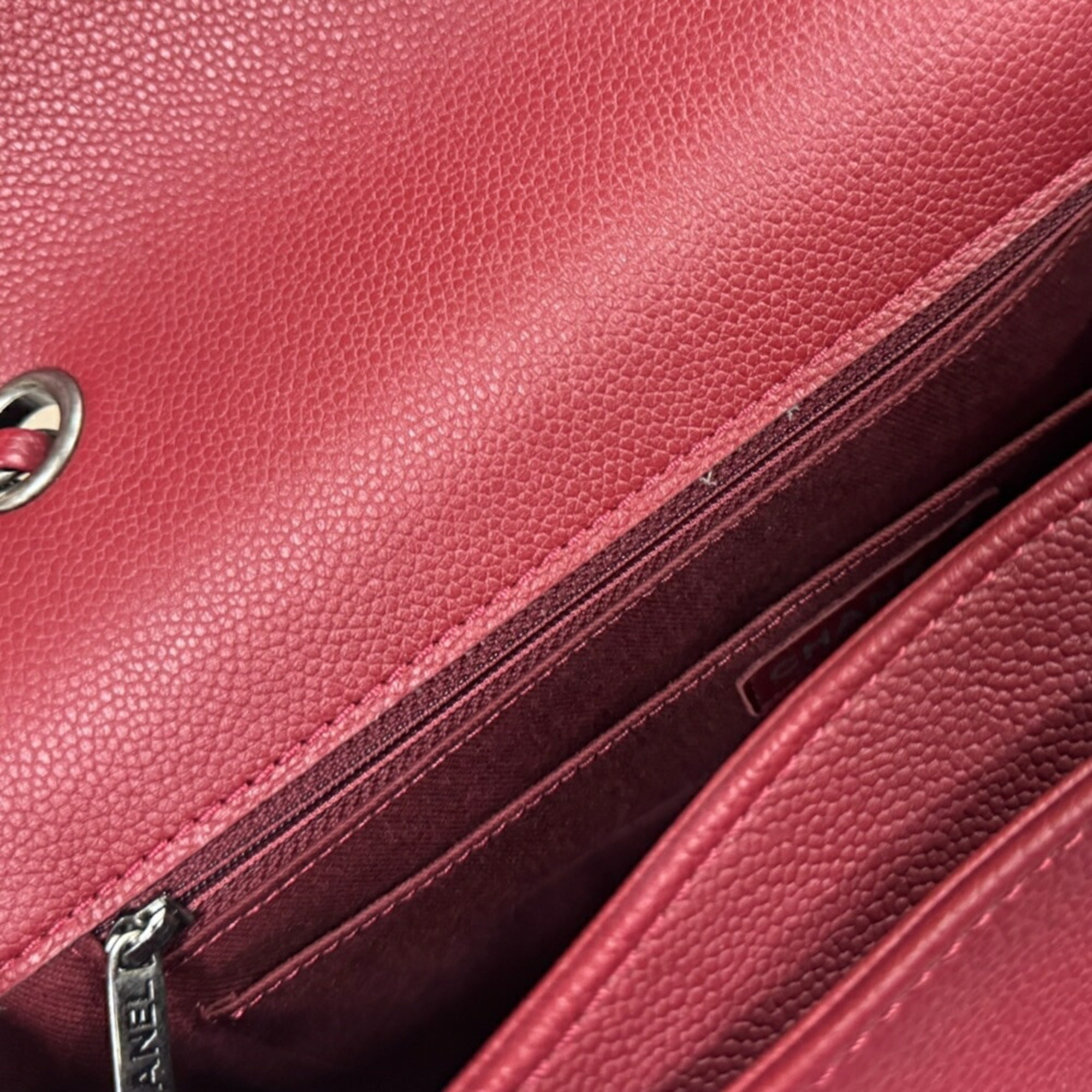 Chanel Matelasse Red Color Leather Shoulder Bag (Pre-Owned)