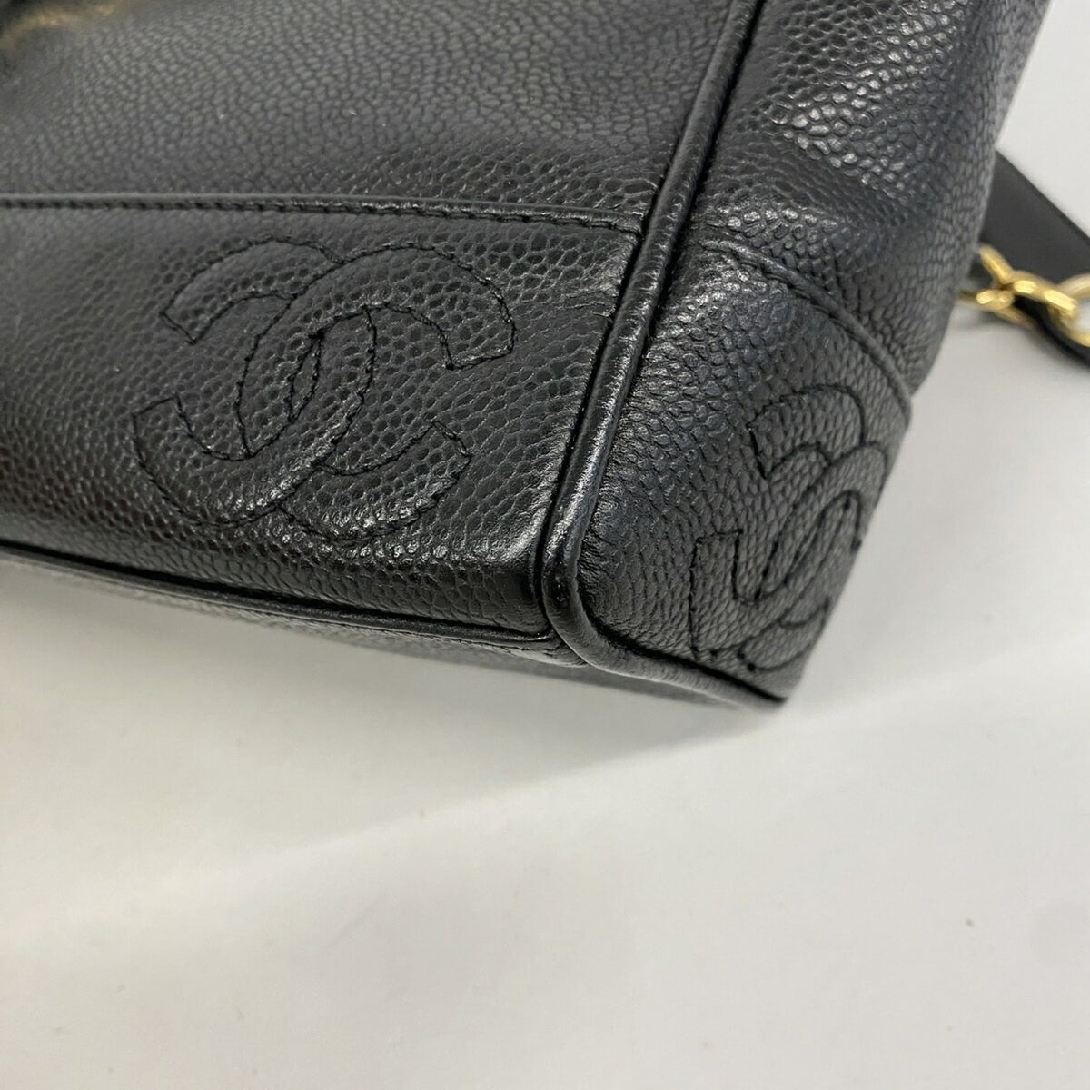 Chanel Black Grained Calfskin Shoulder Bag (Pre-Owned)