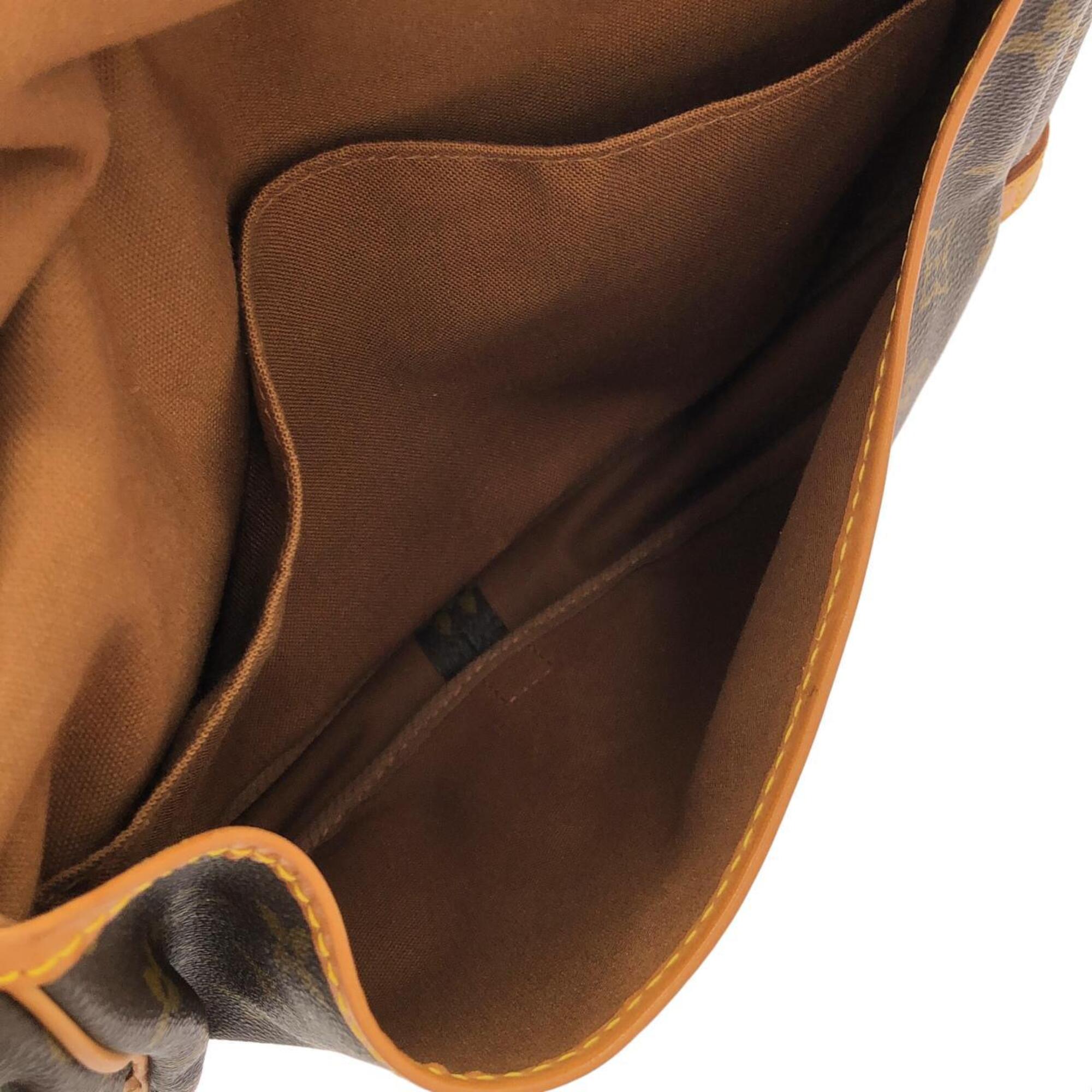 Louis Vuitton Marron Coated Canvas Shoulder Bag (Pre-Owned)