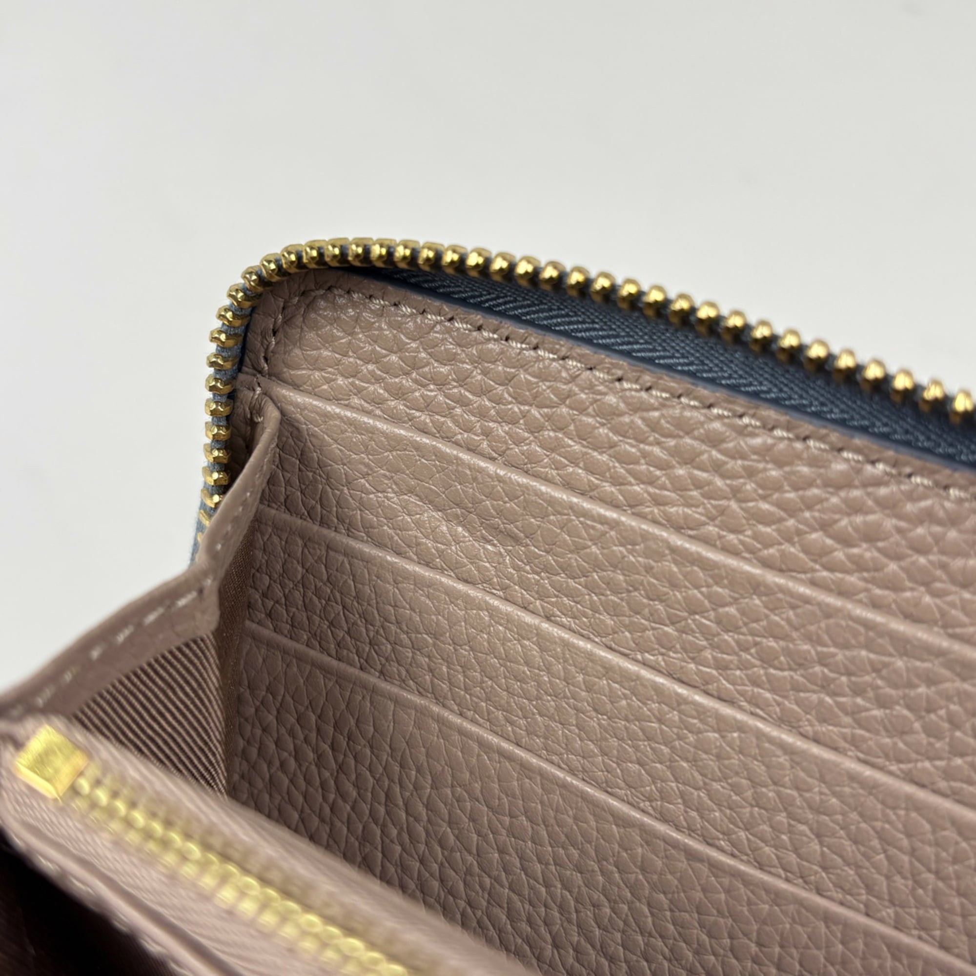 Gucci Blue Leather Long Wallet (Bi-Fold) (Pre-Owned)