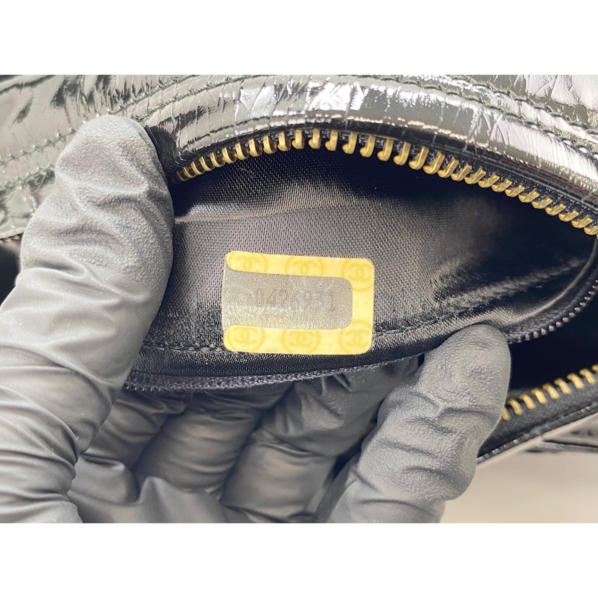 Chanel Beige Shoulder Bag (Pre-Owned)