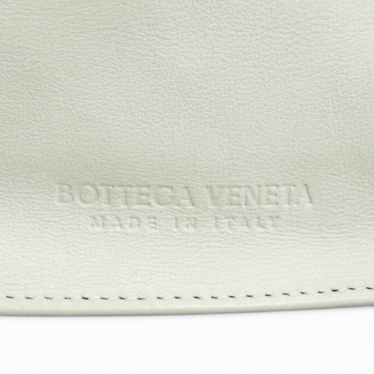 Bottega Veneta White Leather Handbag (Pre-Owned)