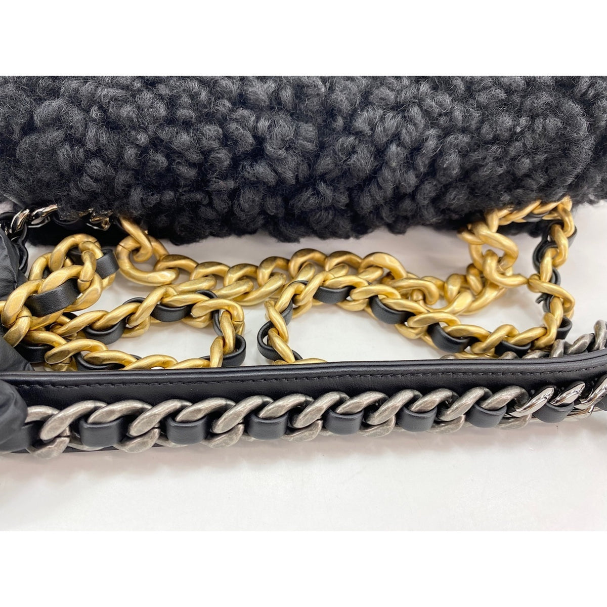Chanel Black Shoulder Bag (Pre-Owned)