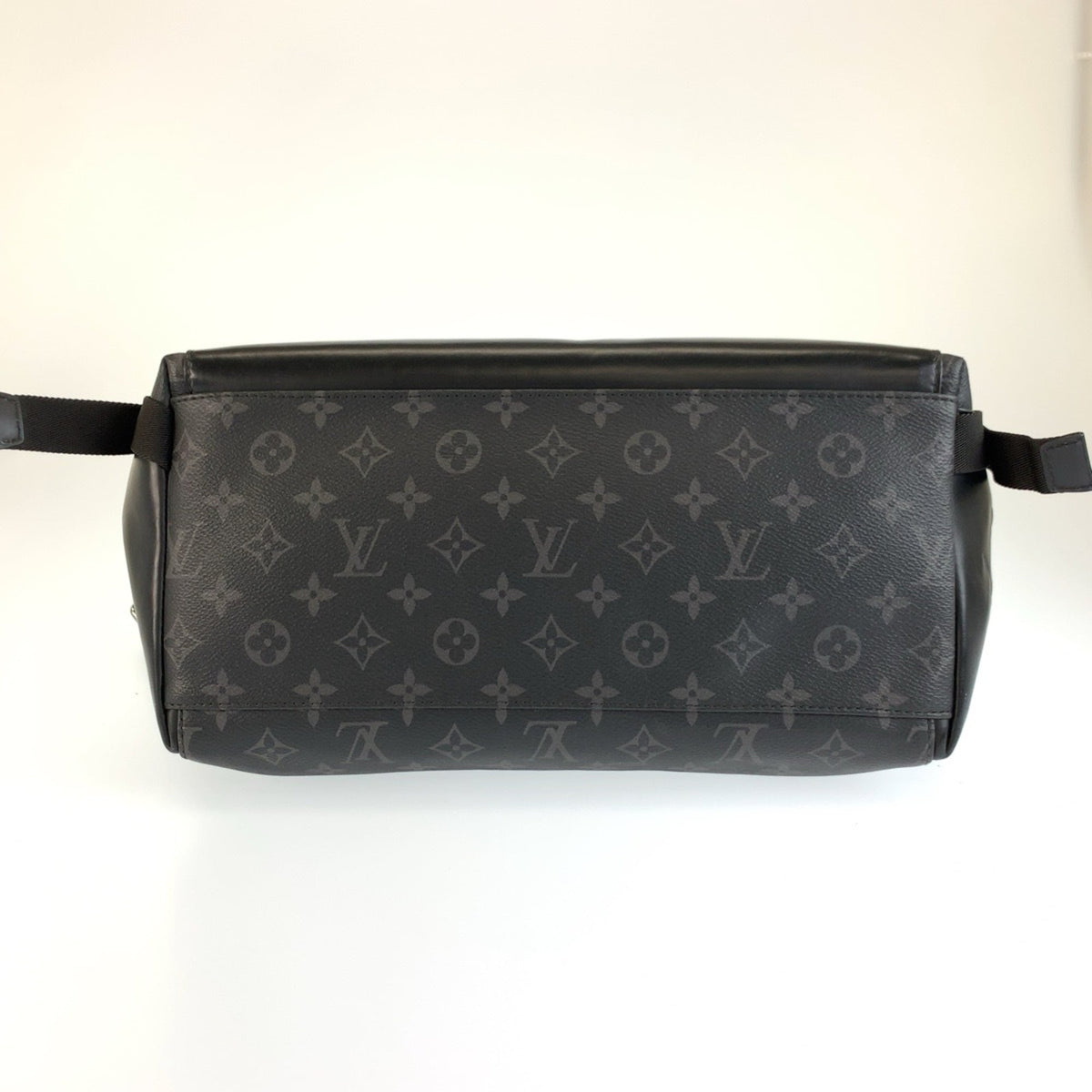 Louis Vuitton Black Monogram Eclipse Messenger Bag Shoulder Bag (Pre-Owned)