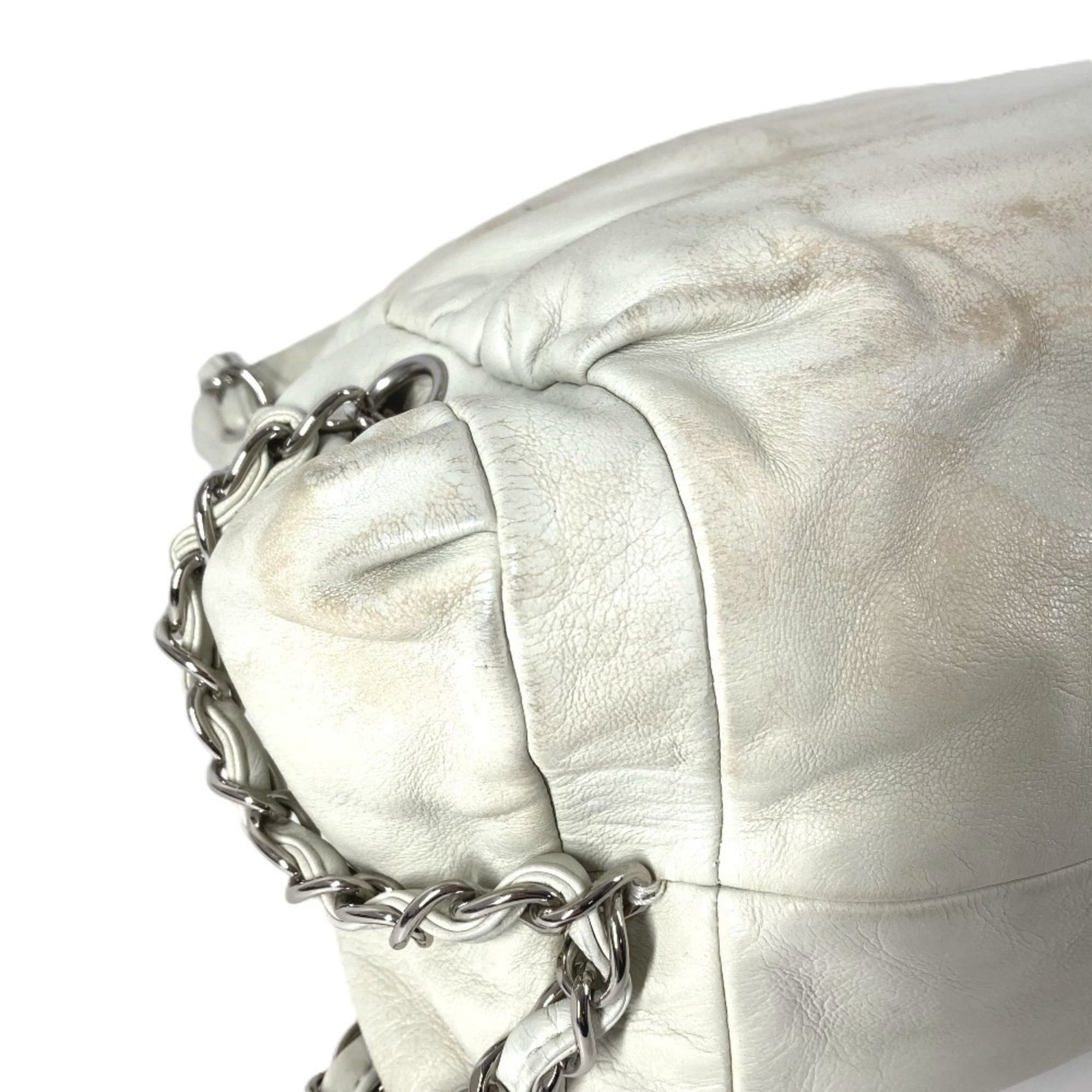 Chanel White Leather Shoulder Bag Tote Bag (Pre-Owned)