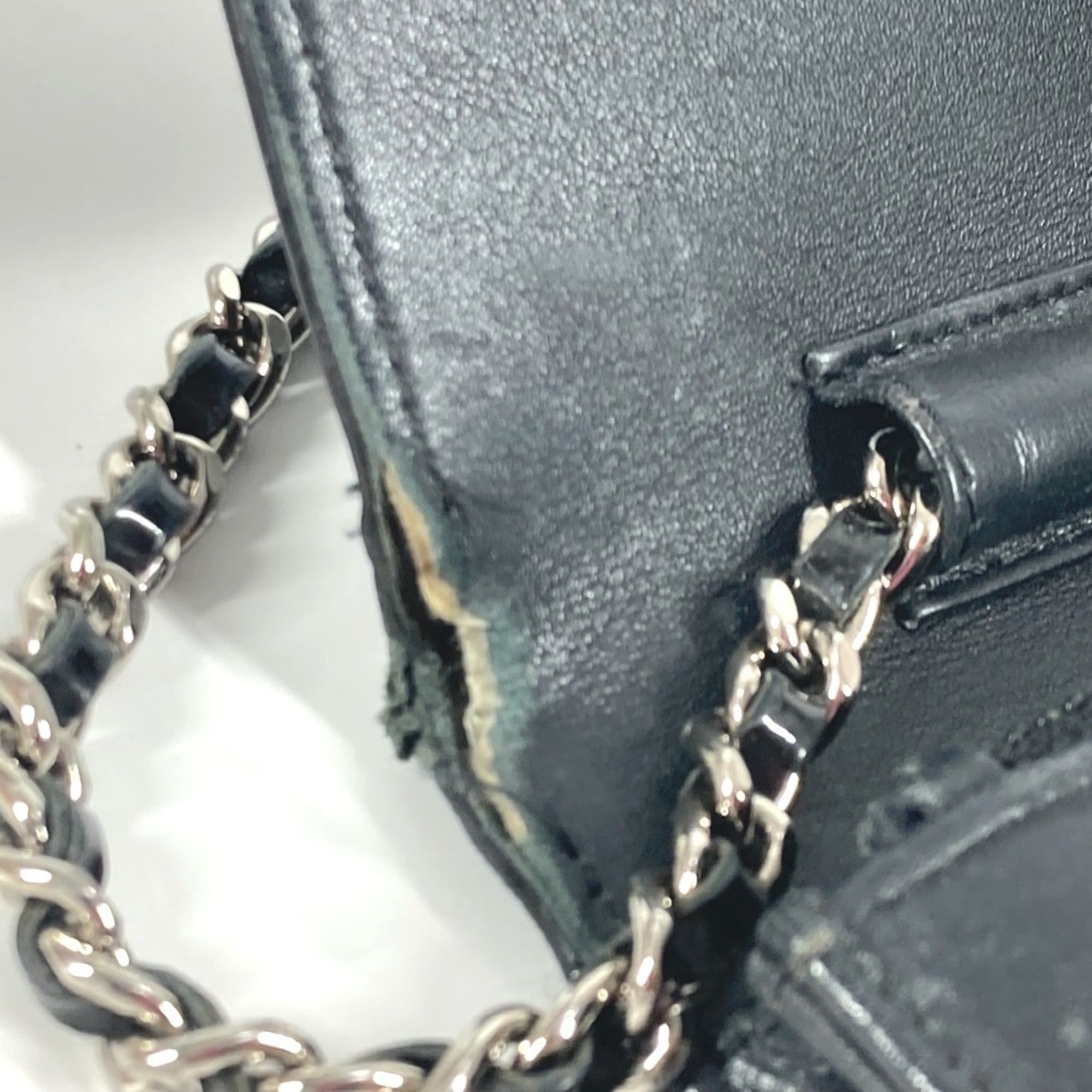 Chanel Black Patent Leather Pochette Shoulder Bag (Pre-Owned)