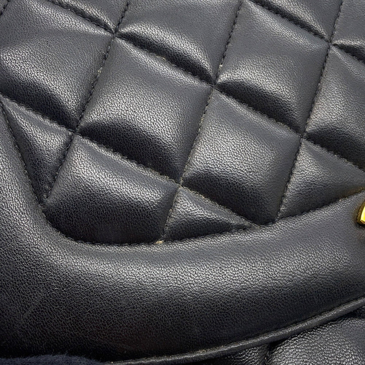 Chanel Matelasse Black Leather Shoulder Bag (Pre-Owned)