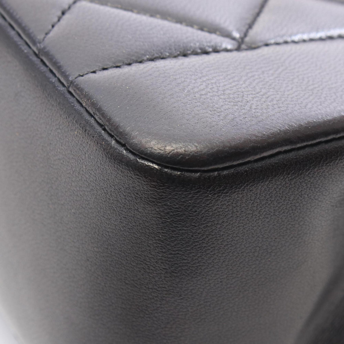 Chanel Black Leather Shoulder Bag (Pre-Owned)