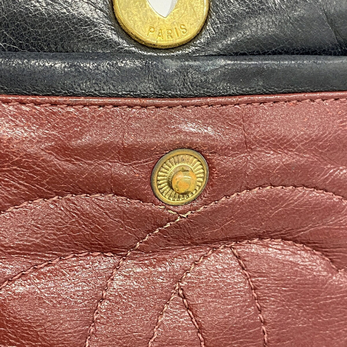 Chanel Black Leather Shoulder Bag (Pre-Owned)