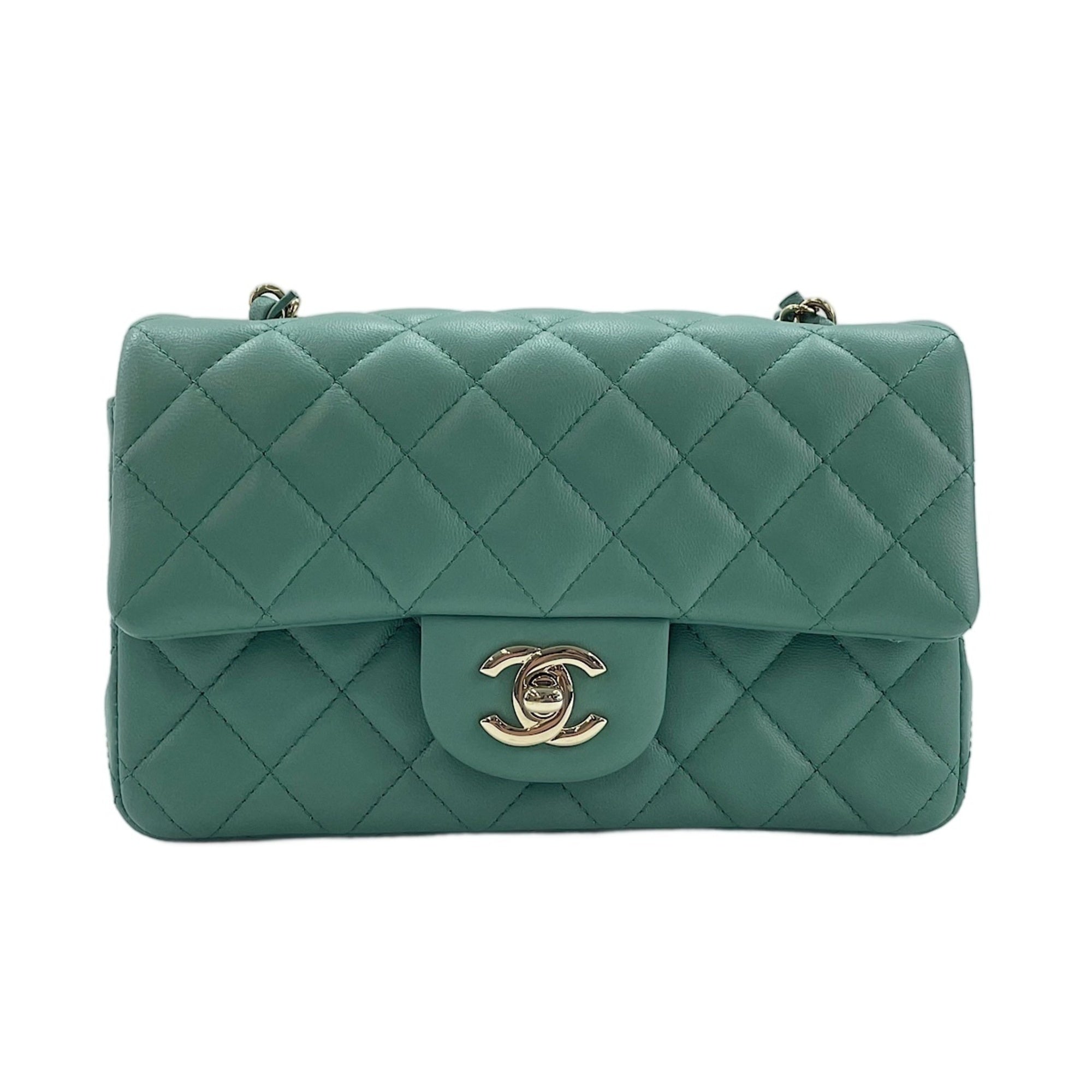 Chanel Green Shoulder Bag (Pre-Owned)