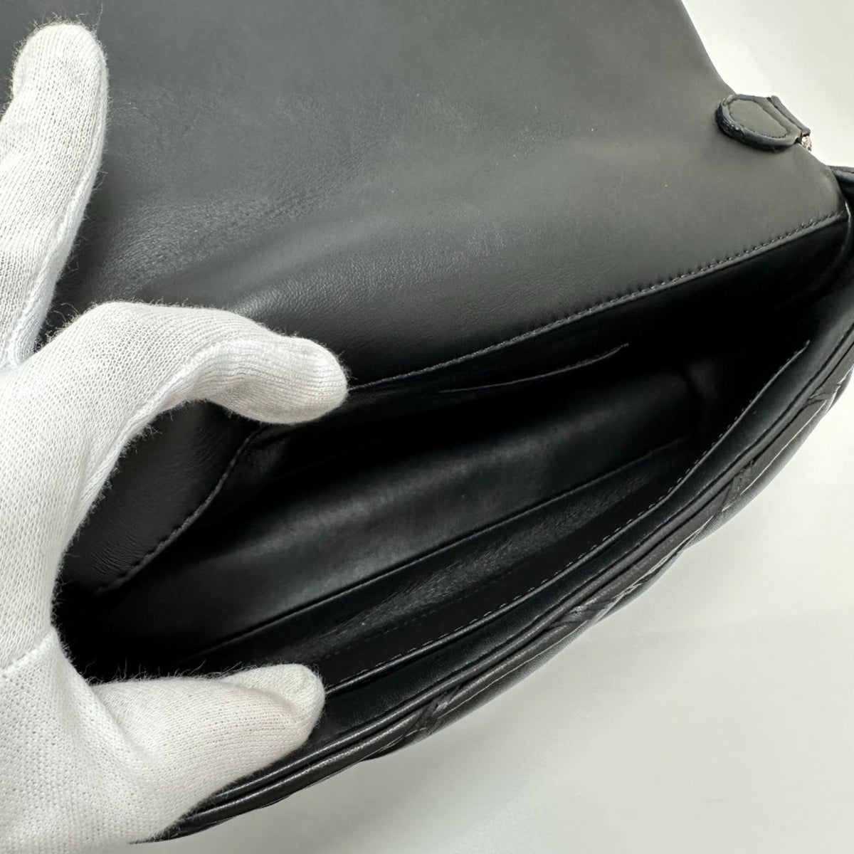 Louis Vuitton Black Noir Leather Handbag Shoulder Bag (Pre-Owned)