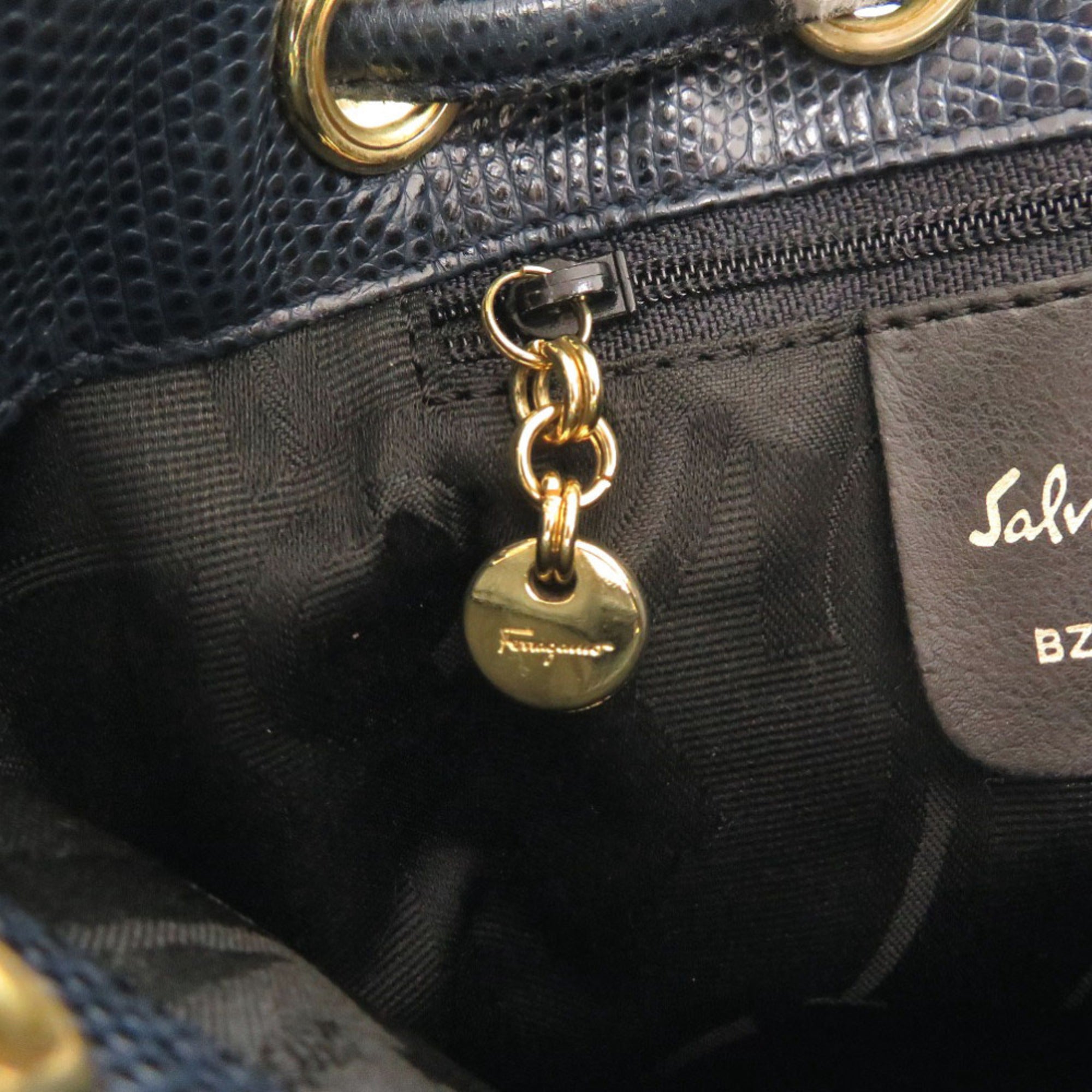 Salvatore Ferragamo Navy Leather Shoulder Bag (Pre-Owned)