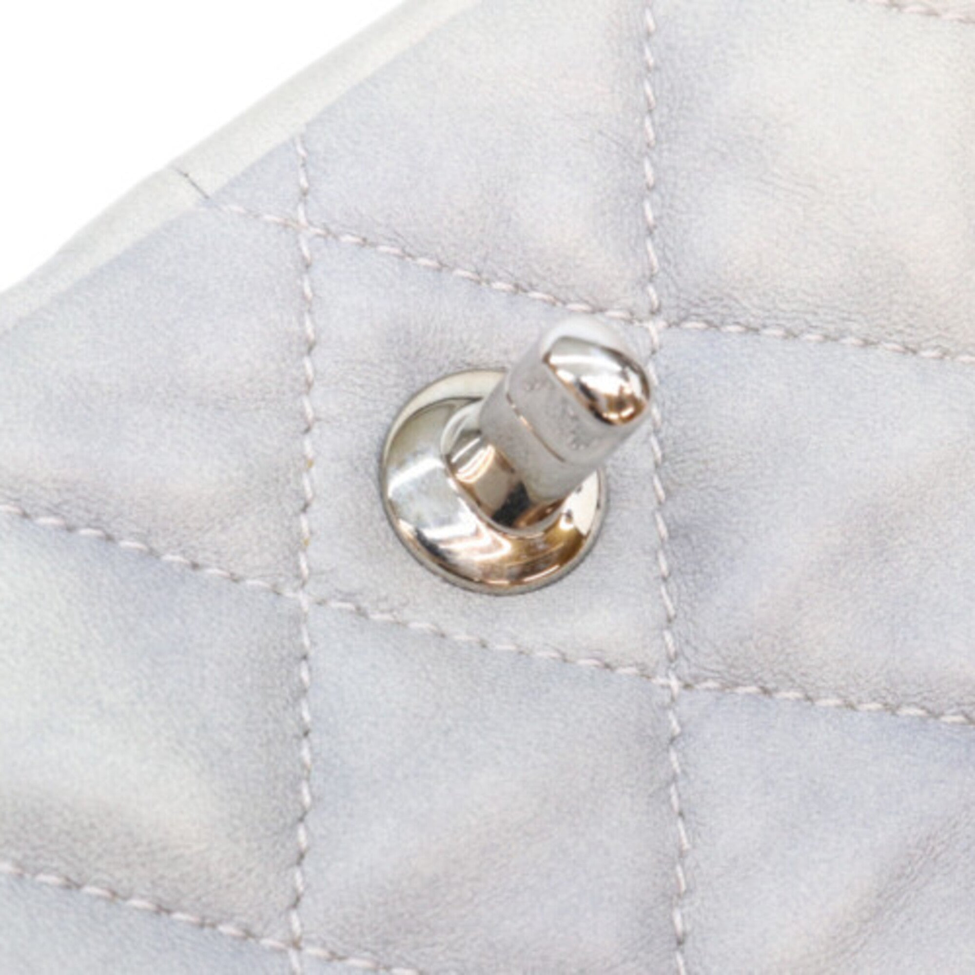 Chanel Gray Leather Shoulder Bag (Pre-Owned)