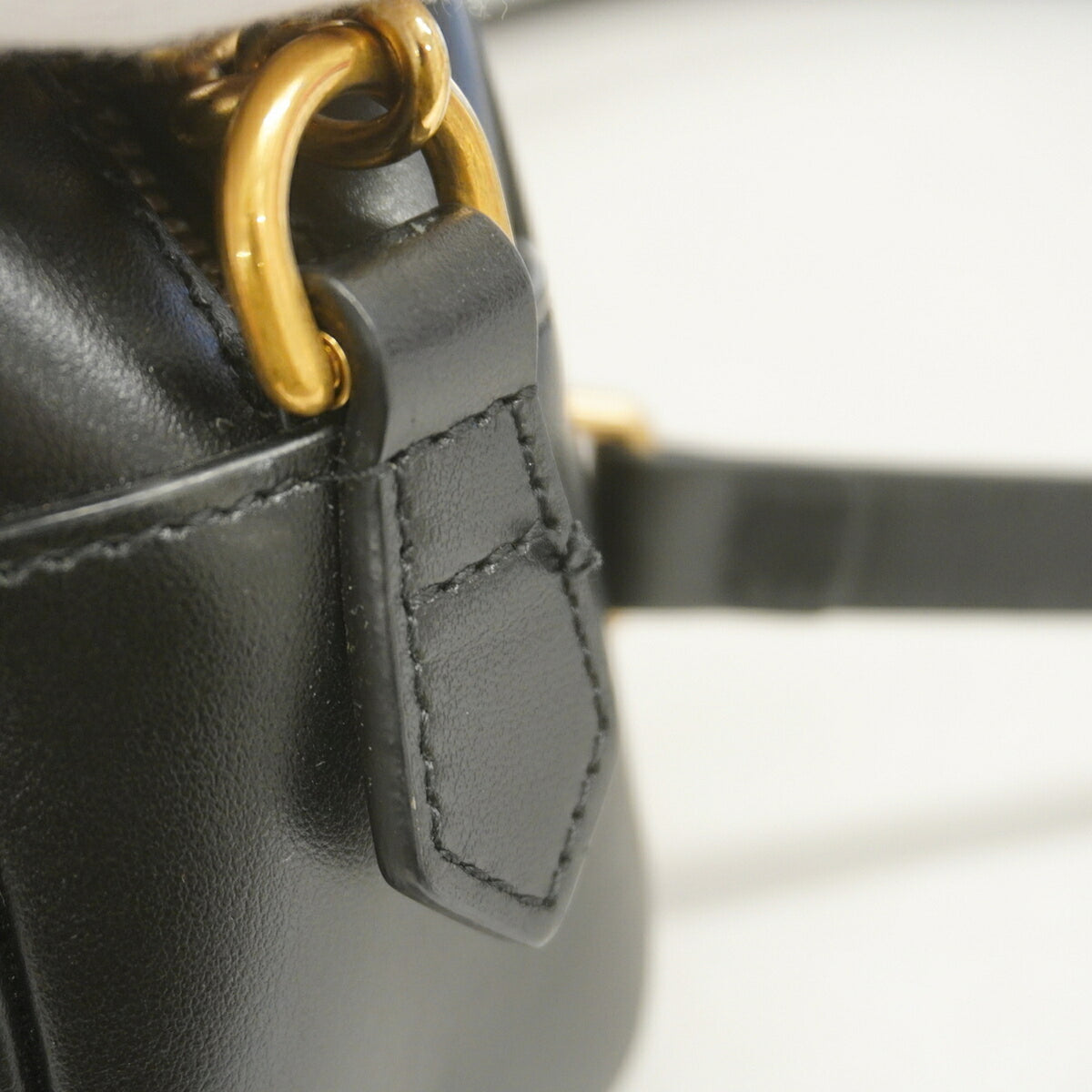 Gucci Black Leather Shoulder Bag (Pre-Owned)