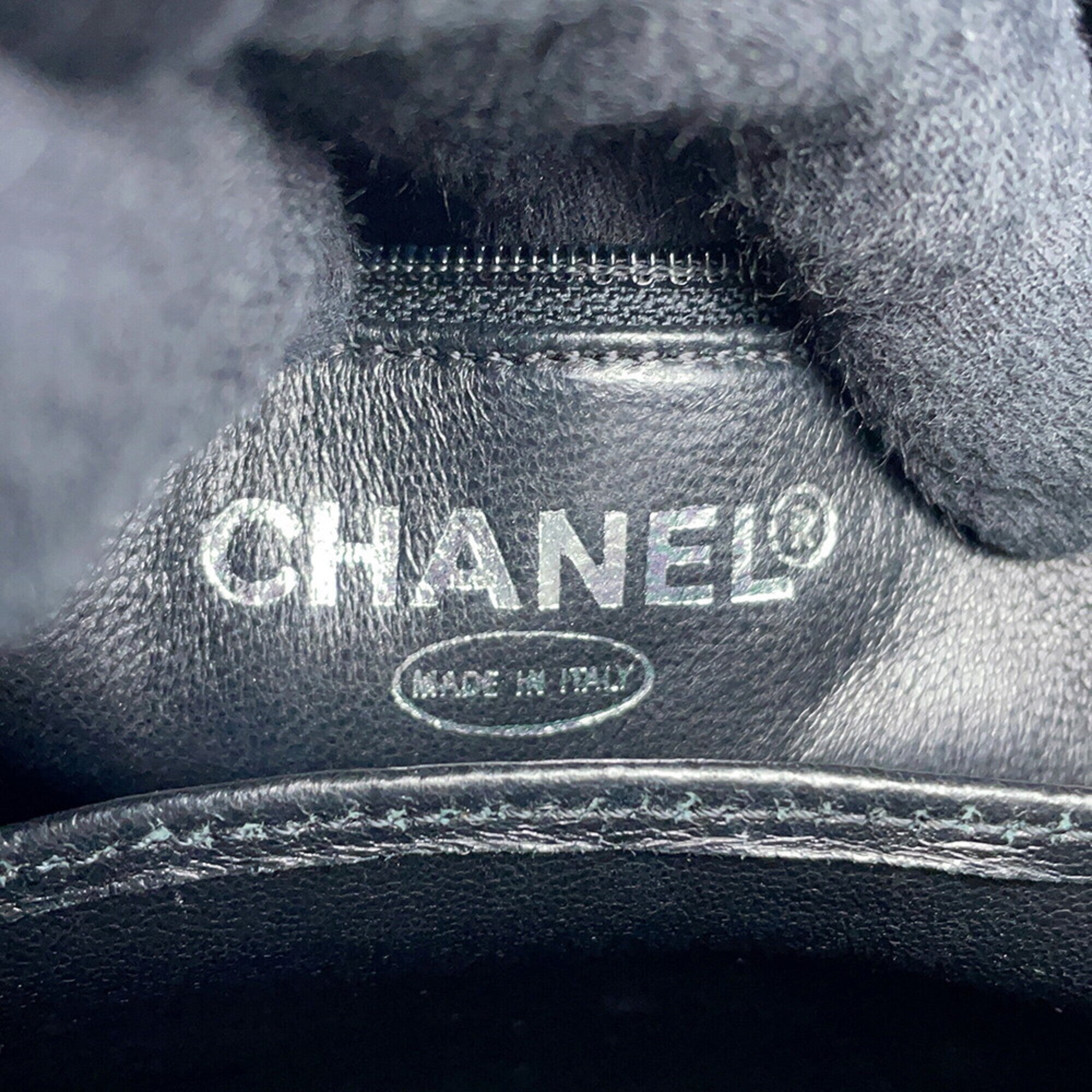 Chanel Matelasse Black Leather Handbag Tote Bag (Pre-Owned)