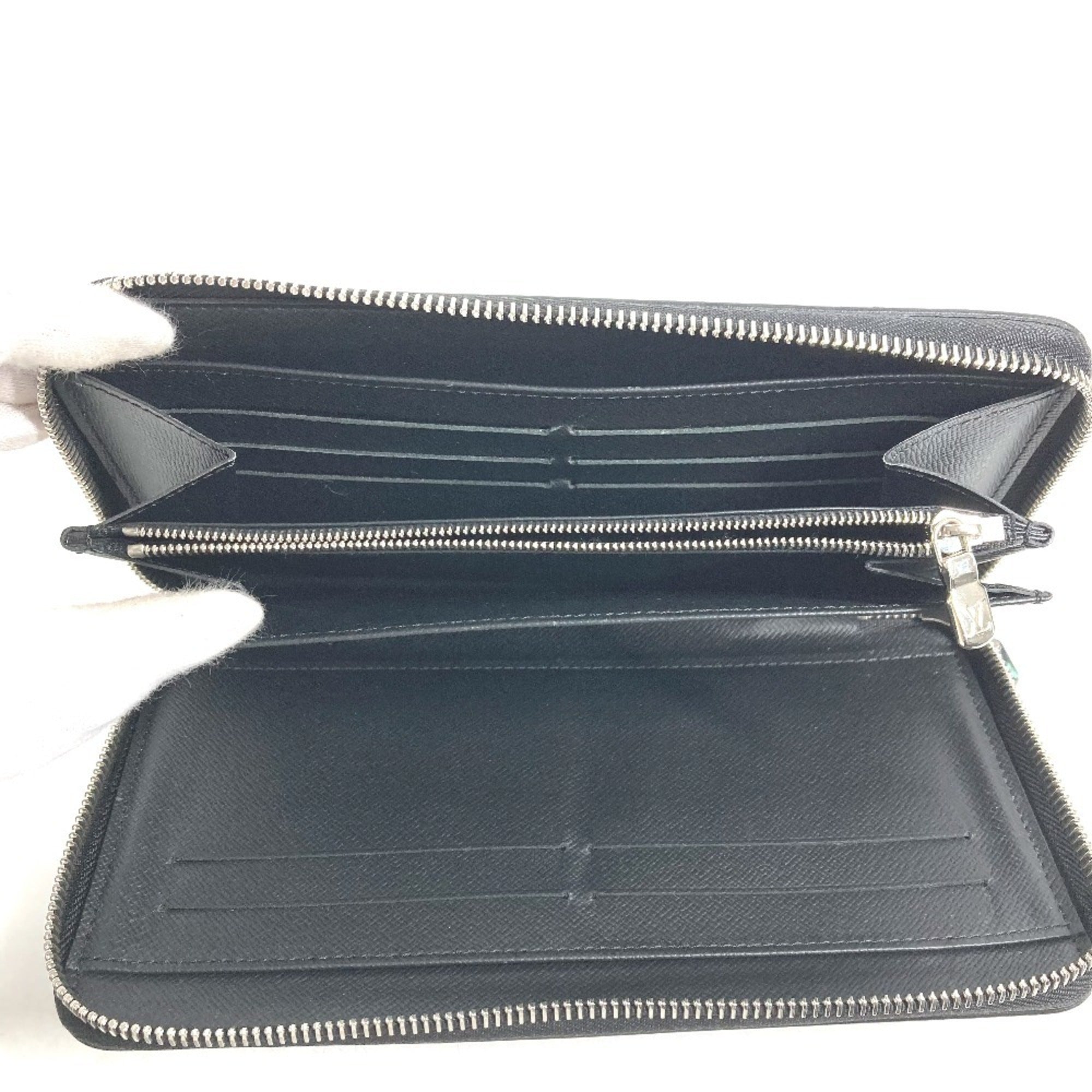 Louis Vuitton Black Taiga Leather Long Wallet (Bi-Fold) (Pre-Owned)