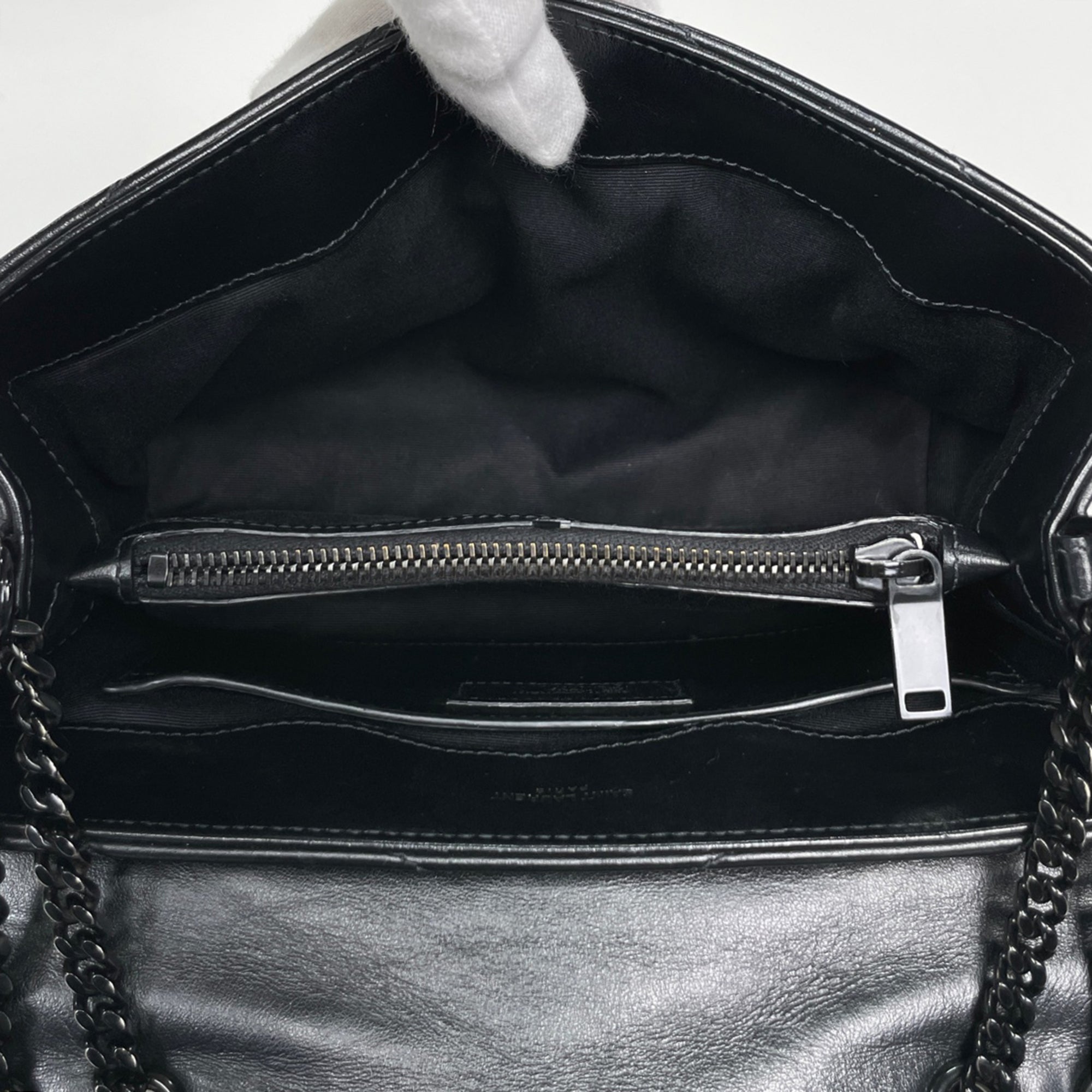 Saint Laurent Black Leather Shoulder Bag (Pre-Owned)