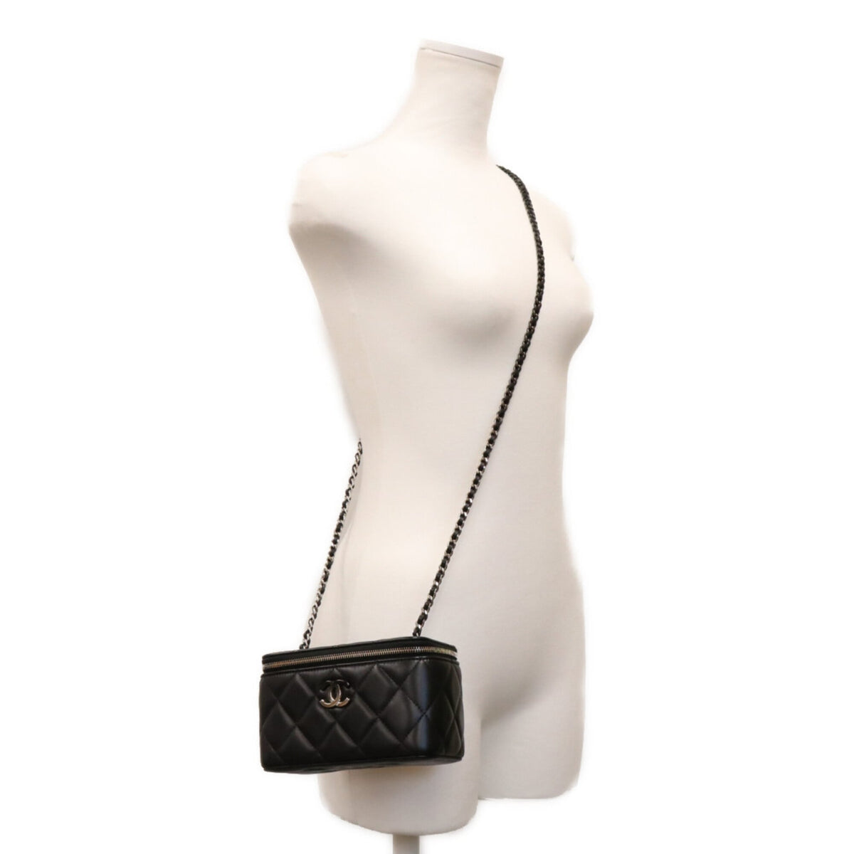 Chanel Black Leather Shoulder Bag (Pre-Owned)