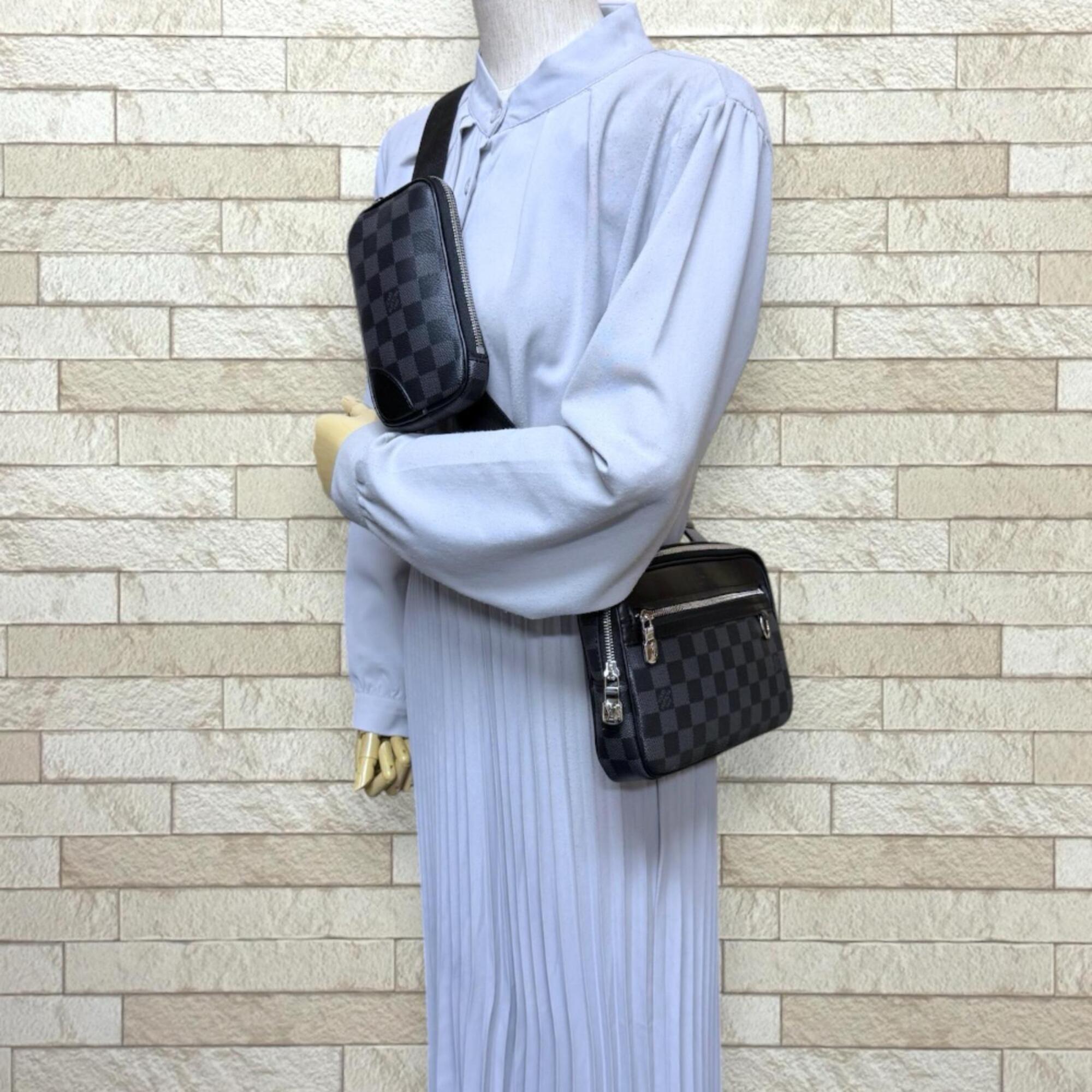 Louis Vuitton Black Gray Damier Graphite Canvas Pouch Shoulder Bag (Pre-Owned)