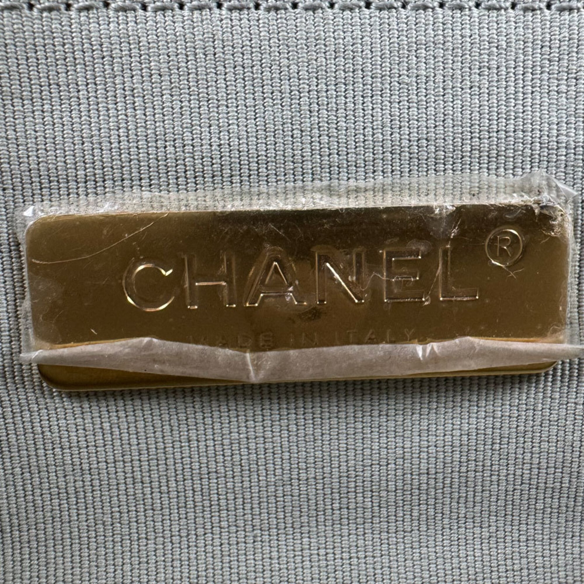 Chanel Gray Leather Shoulder Bag (Pre-Owned)