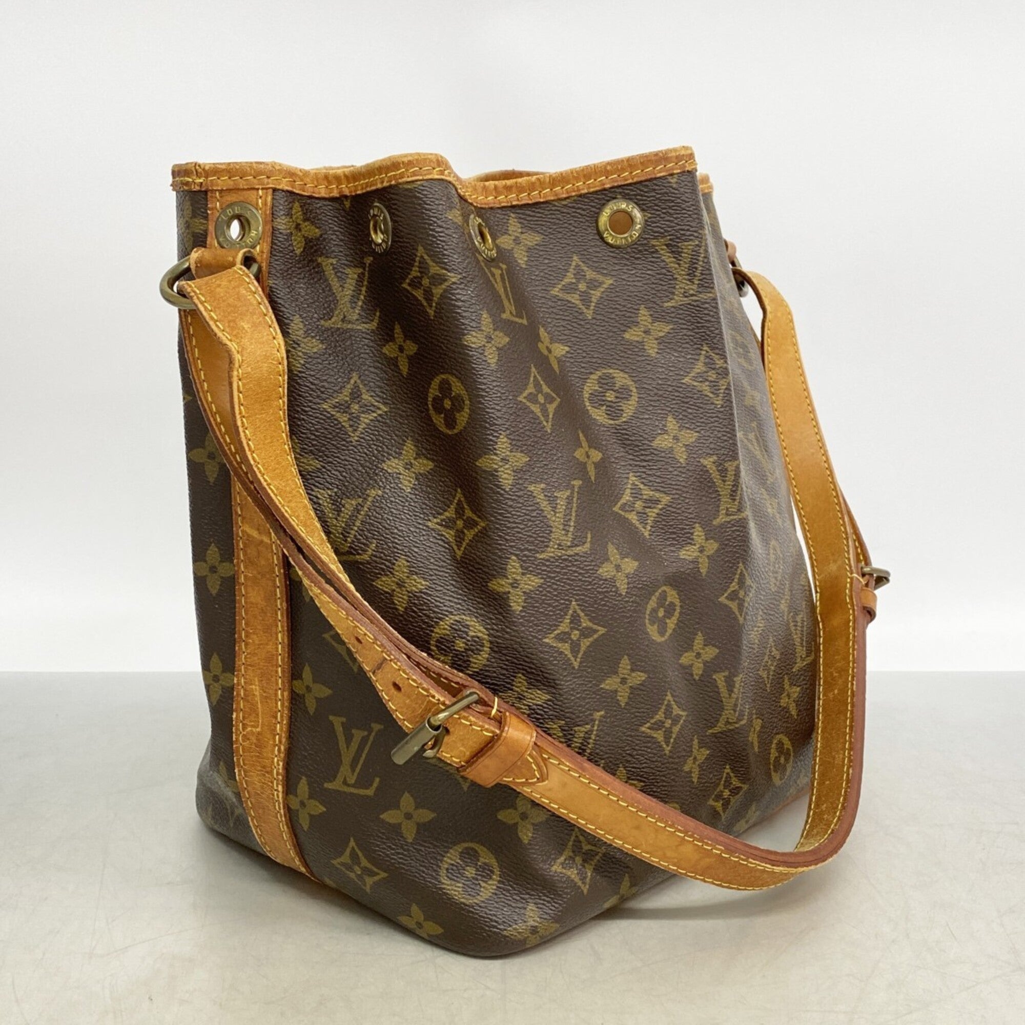 Louis Vuitton Brown Shoulder Bag (Pre-Owned)