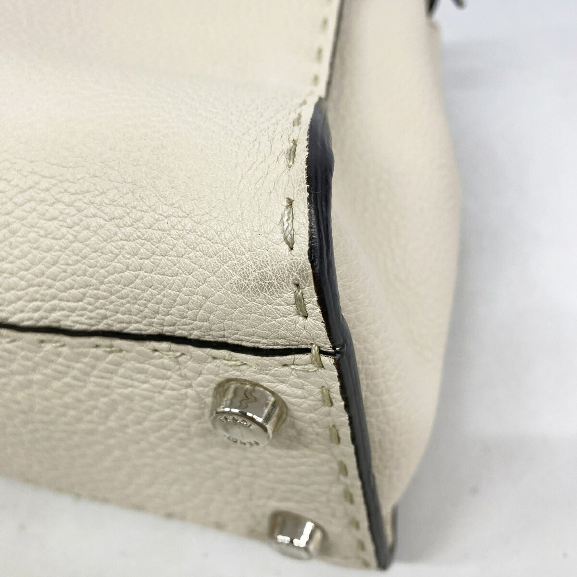 Fendi Beige Leather Handbag (Pre-Owned)