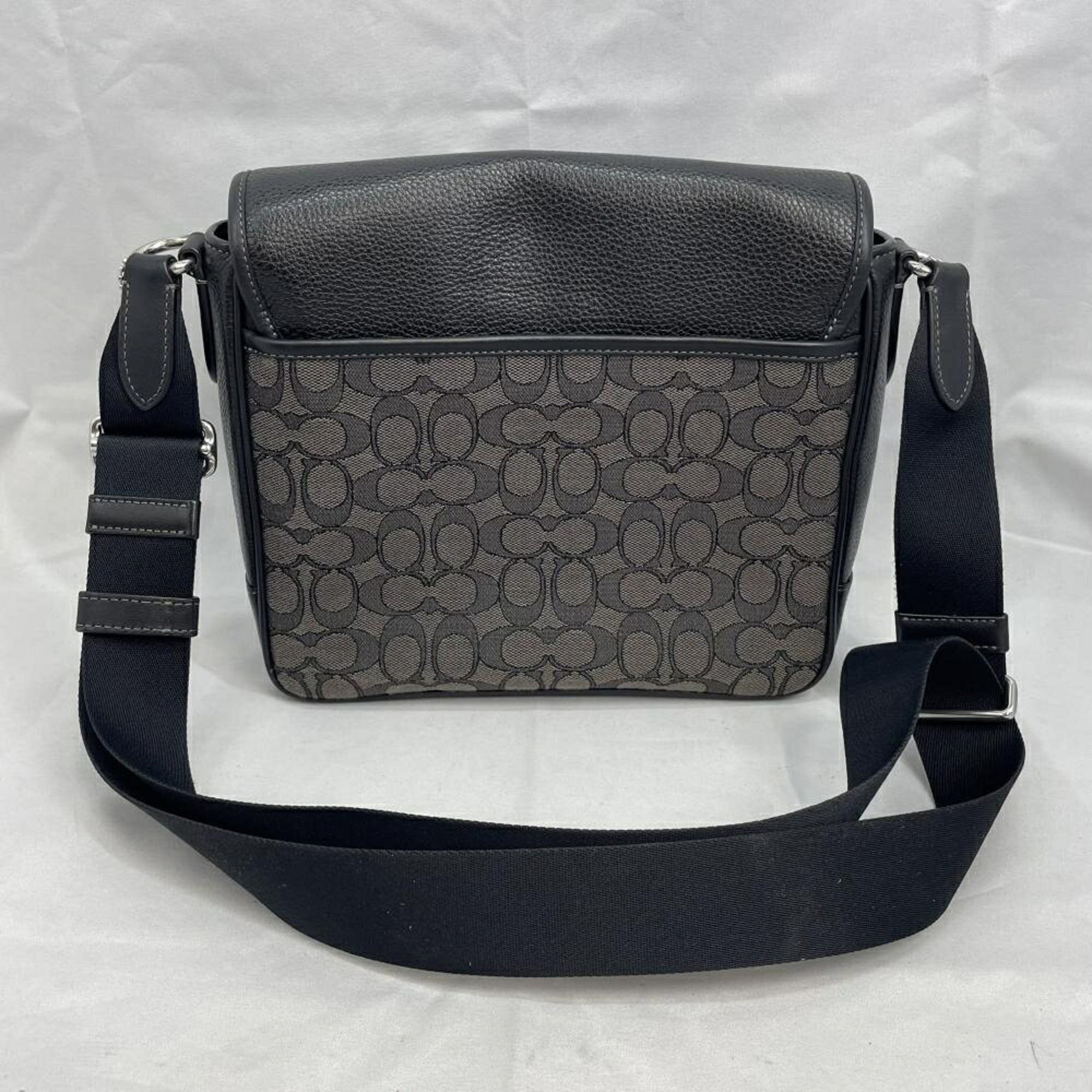 Coach Leather Shoulder Bag (Pre-Owned)