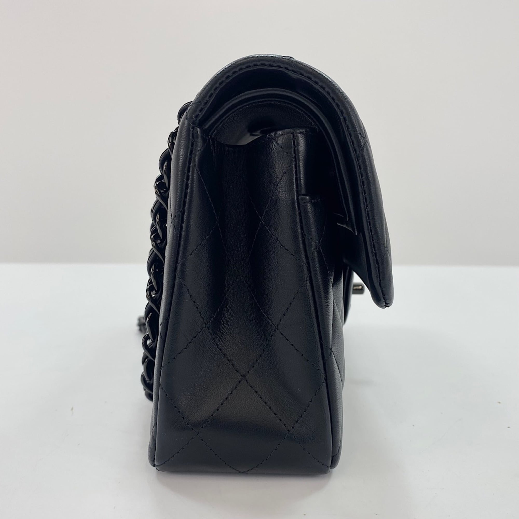 Chanel Matelasse Black Shoulder Bag (Pre-Owned)