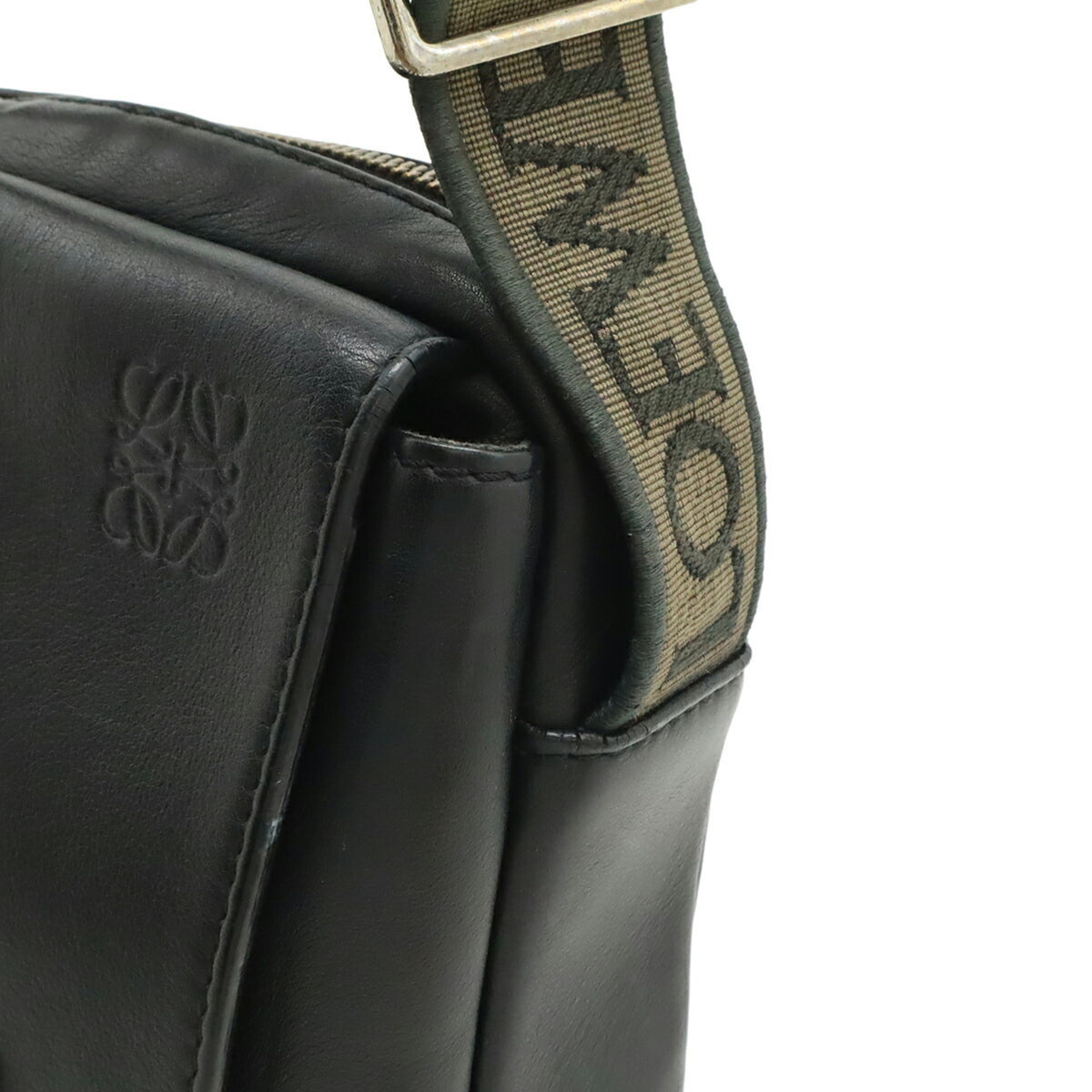 Loewe Black Leather Messenger Bag Shoulder Bag (Pre-Owned)