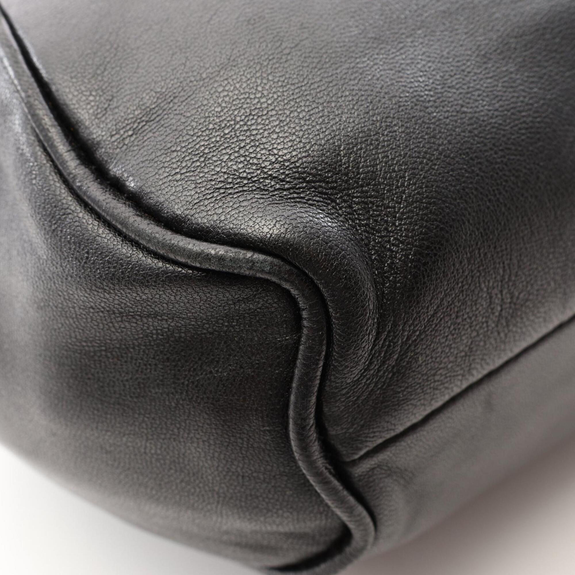 Loewe Black Leather Shoulder Bag (Pre-Owned)