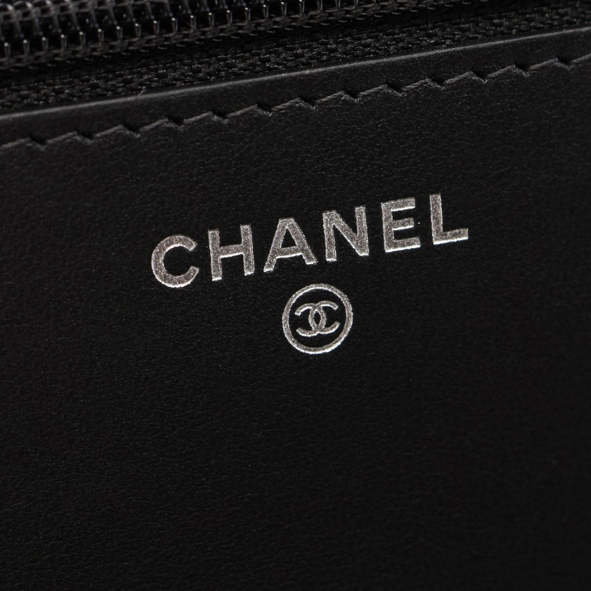 Chanel Black Grained Calfskin Handbag Shoulder Bag (Pre-Owned)