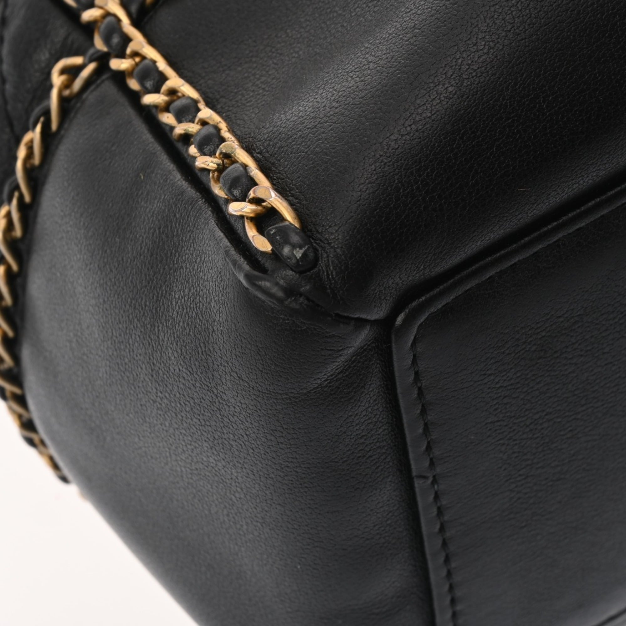 Chanel Matelasse Black Leather Handbag (Pre-Owned)