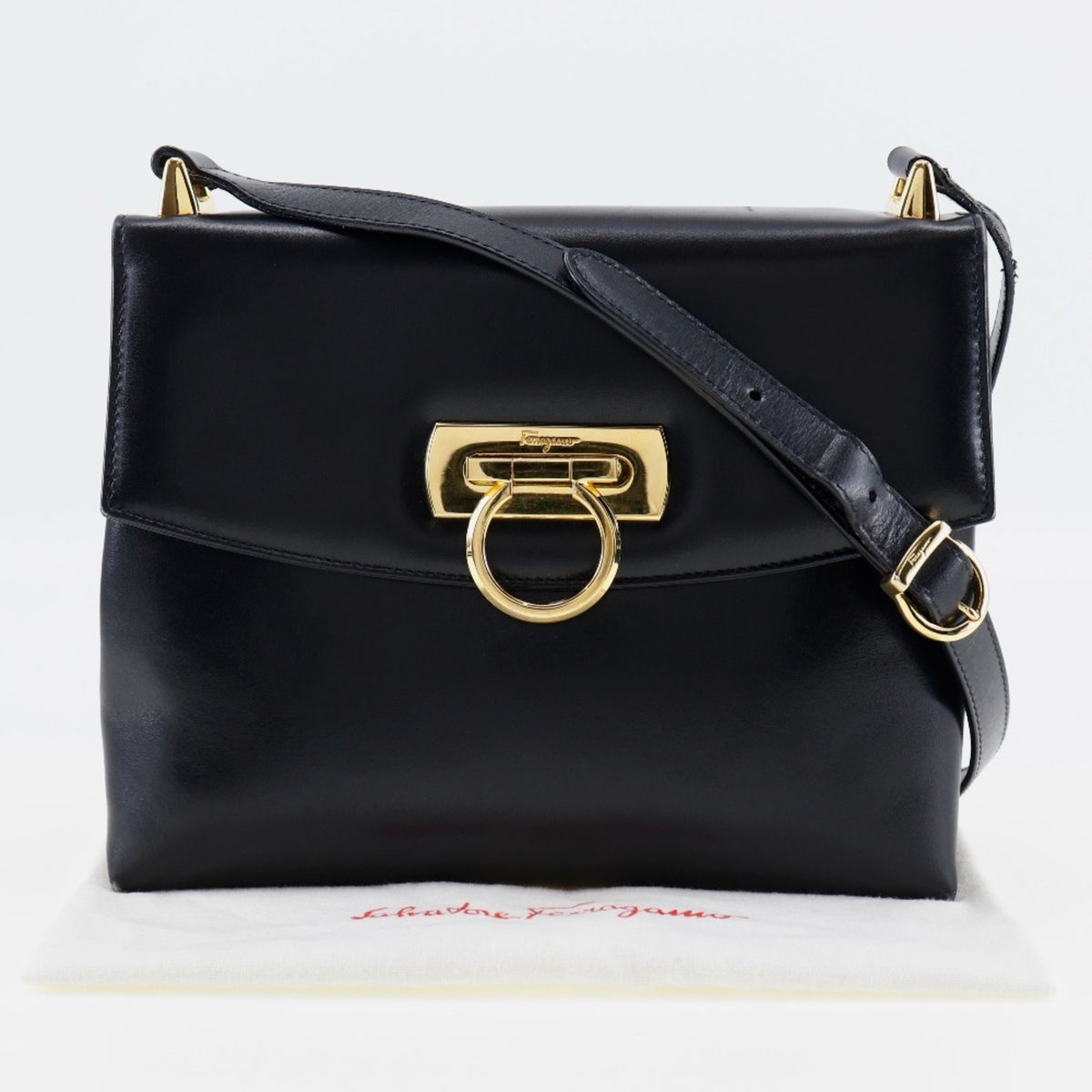 Salvatore Ferragamo Black Leather Shoulder Bag (Pre-Owned)
