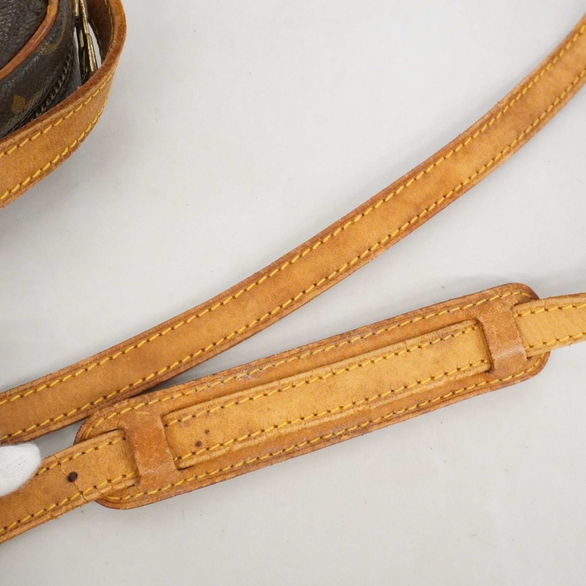 Louis Vuitton Brown Shoulder Bag (Pre-Owned)