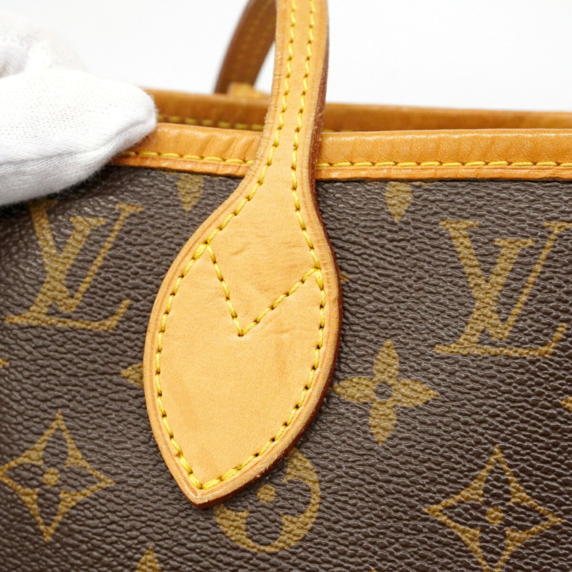 Louis Vuitton Fuchsia Tote Bag (Pre-Owned)