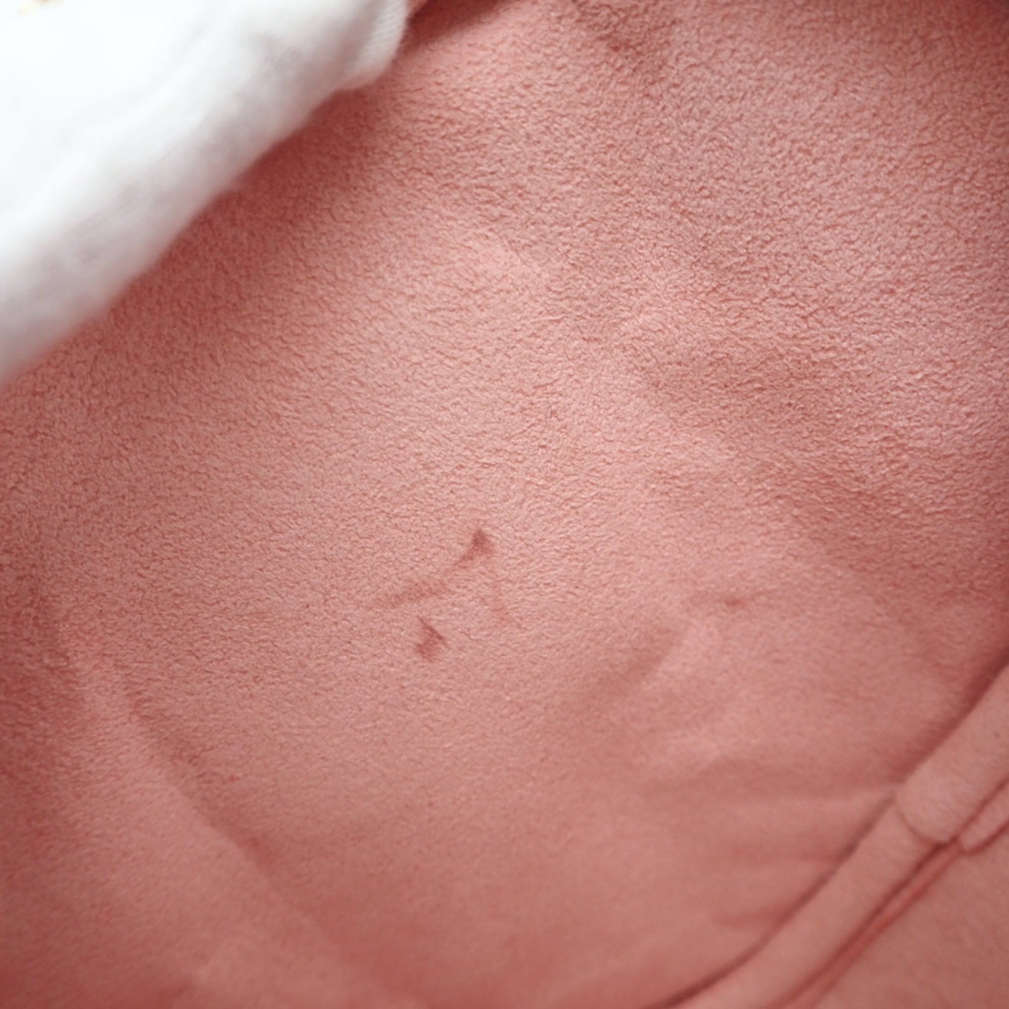 Louis Vuitton Pink Leather Shoulder Bag (Pre-Owned)