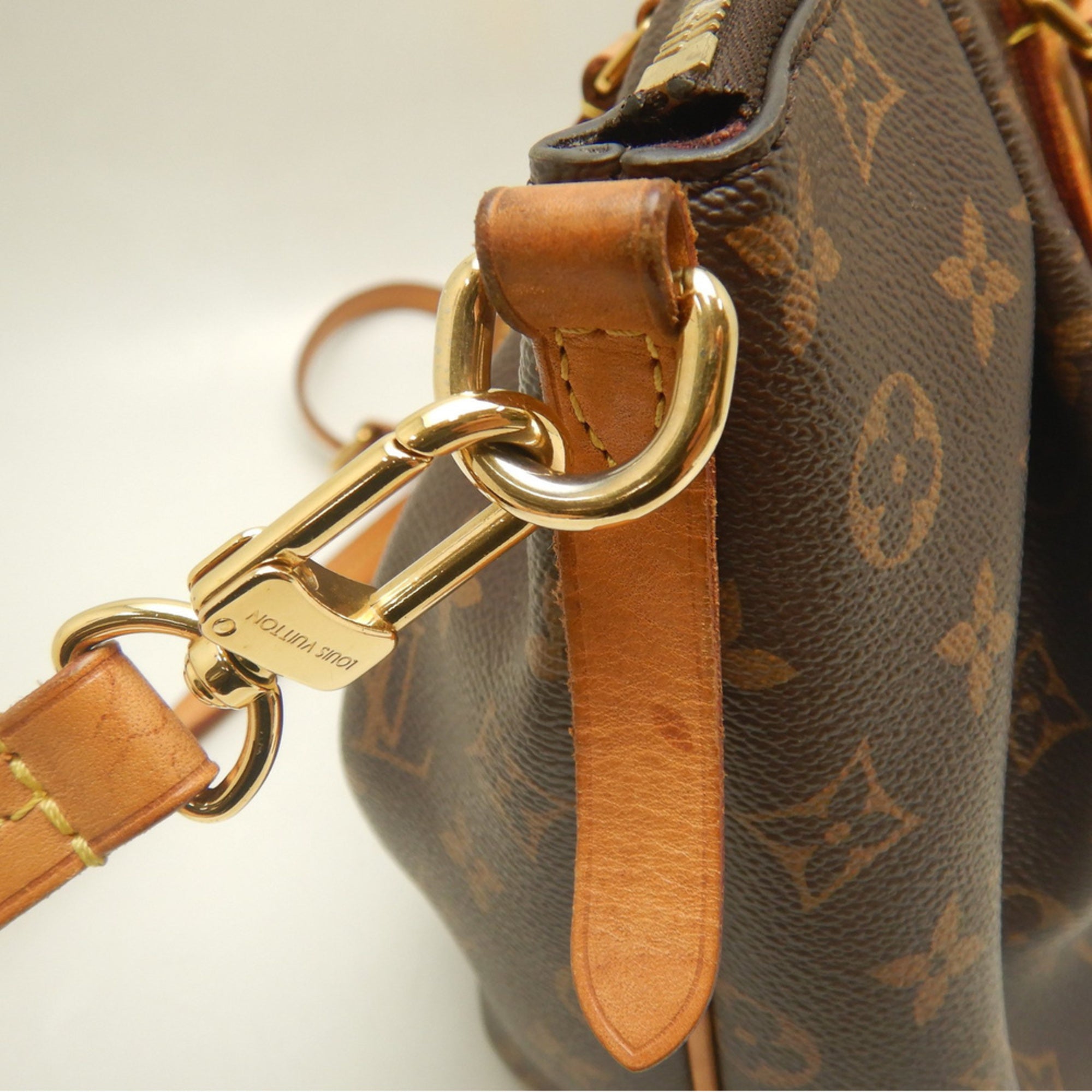 Louis Vuitton Brown Monogram Monogram Canvas Handbag (Pre-Owned)
