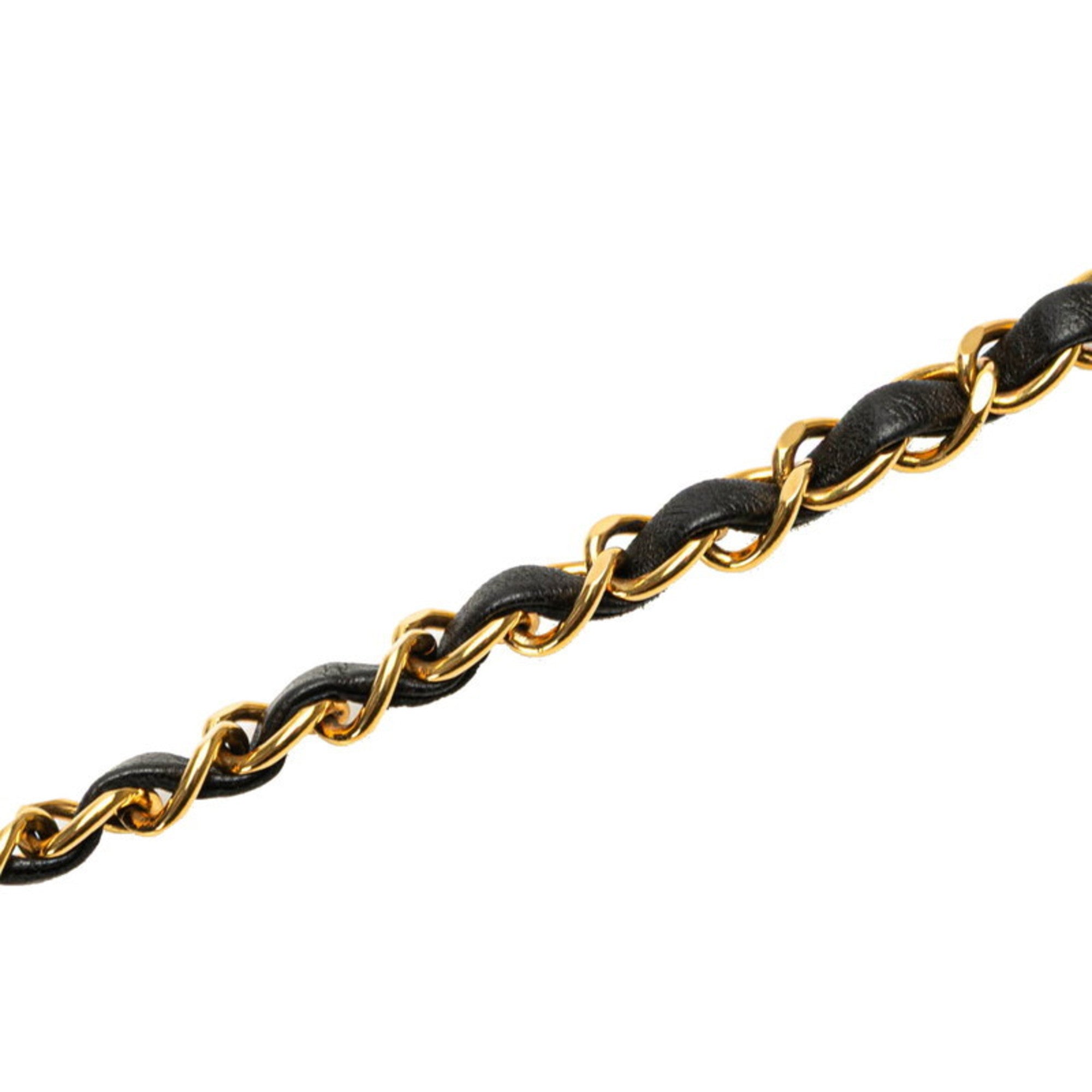 Chanel Black Leather Shoulder Bag (Pre-Owned)