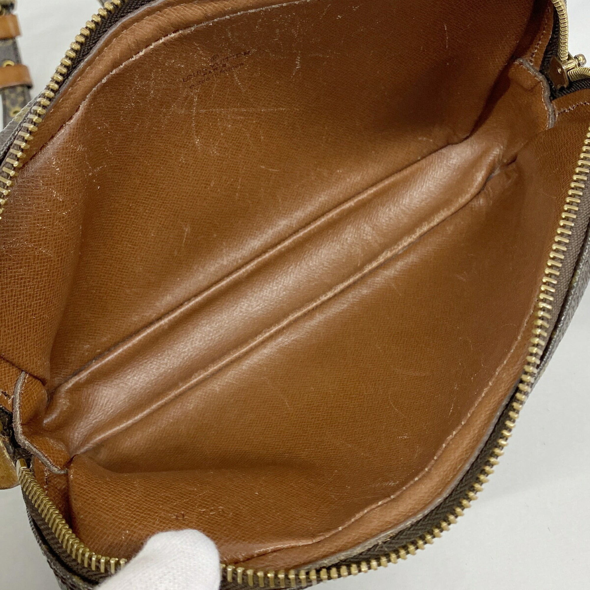 Louis Vuitton Brown Shoulder Bag (Pre-Owned)