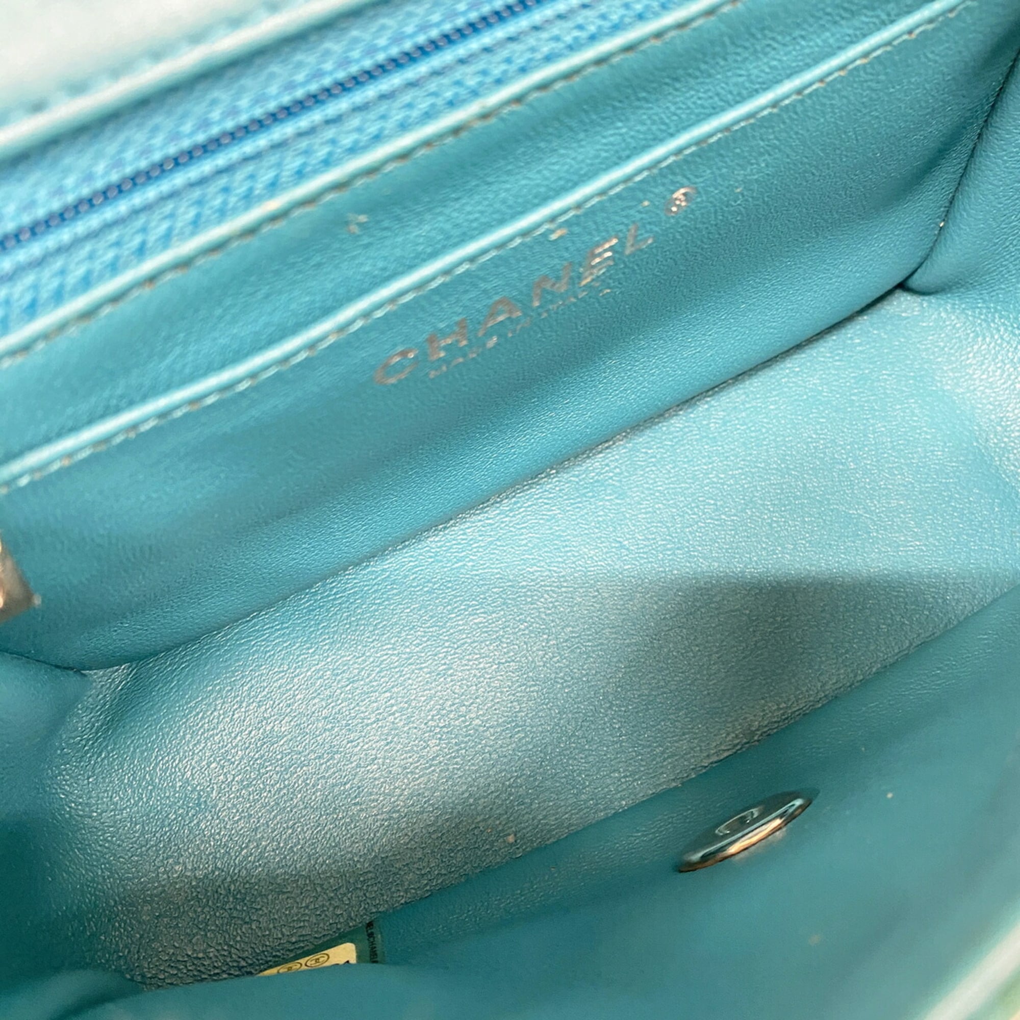 Chanel Blue Patent Leather Shoulder Bag (Pre-Owned)