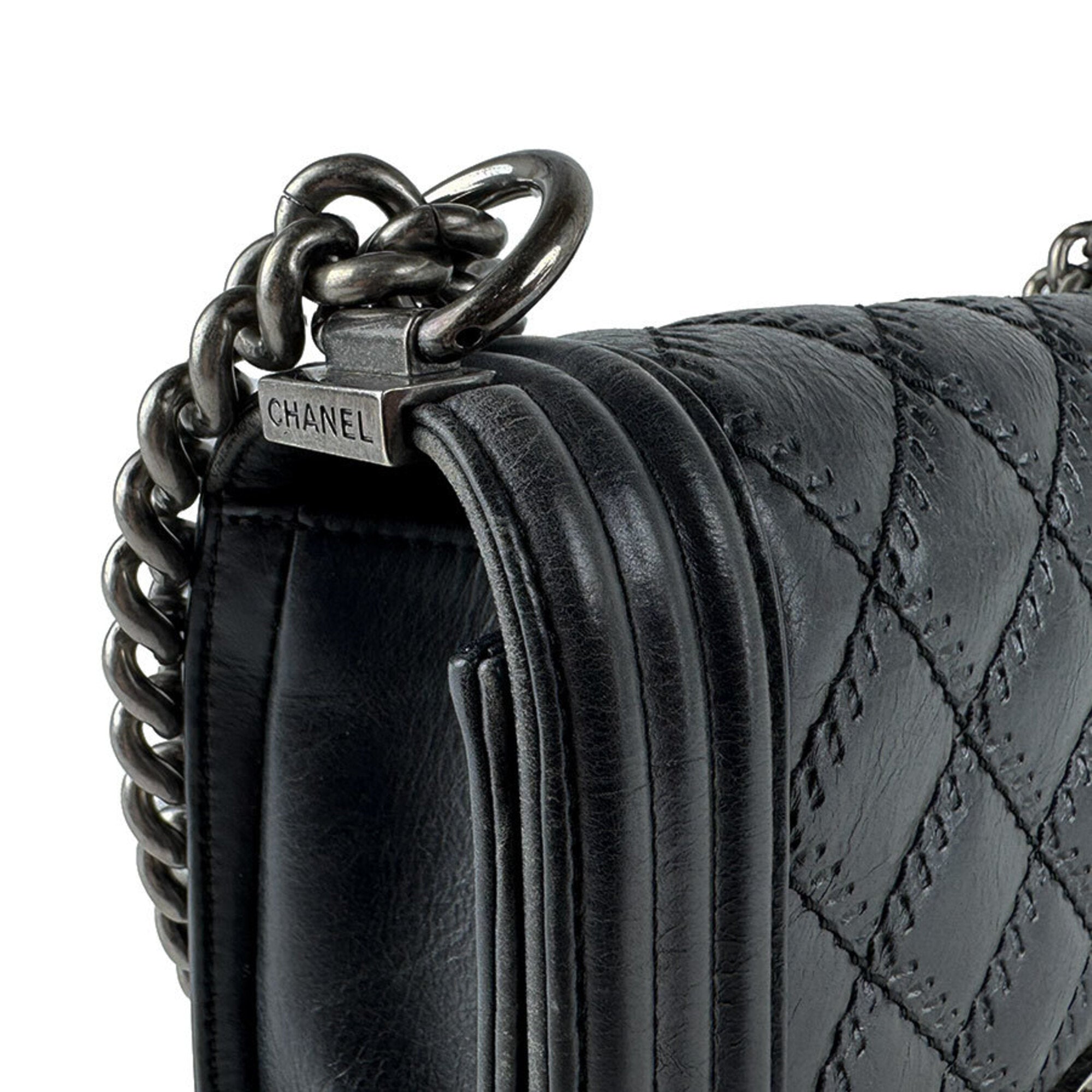 Chanel Black Leather Shoulder Bag (Pre-Owned)