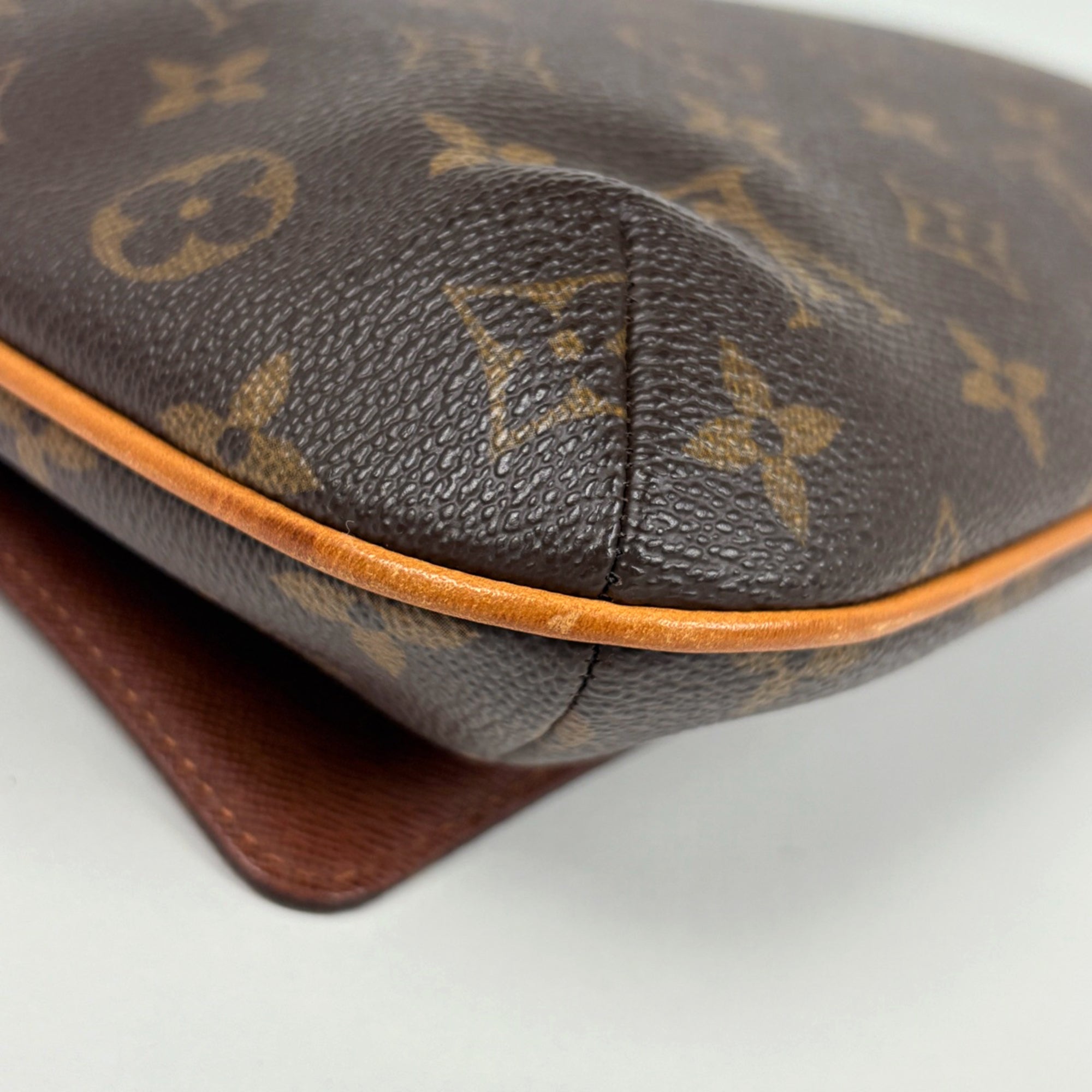 Louis Vuitton Brown Monogram Monogram Shoulder Bag (Pre-Owned)