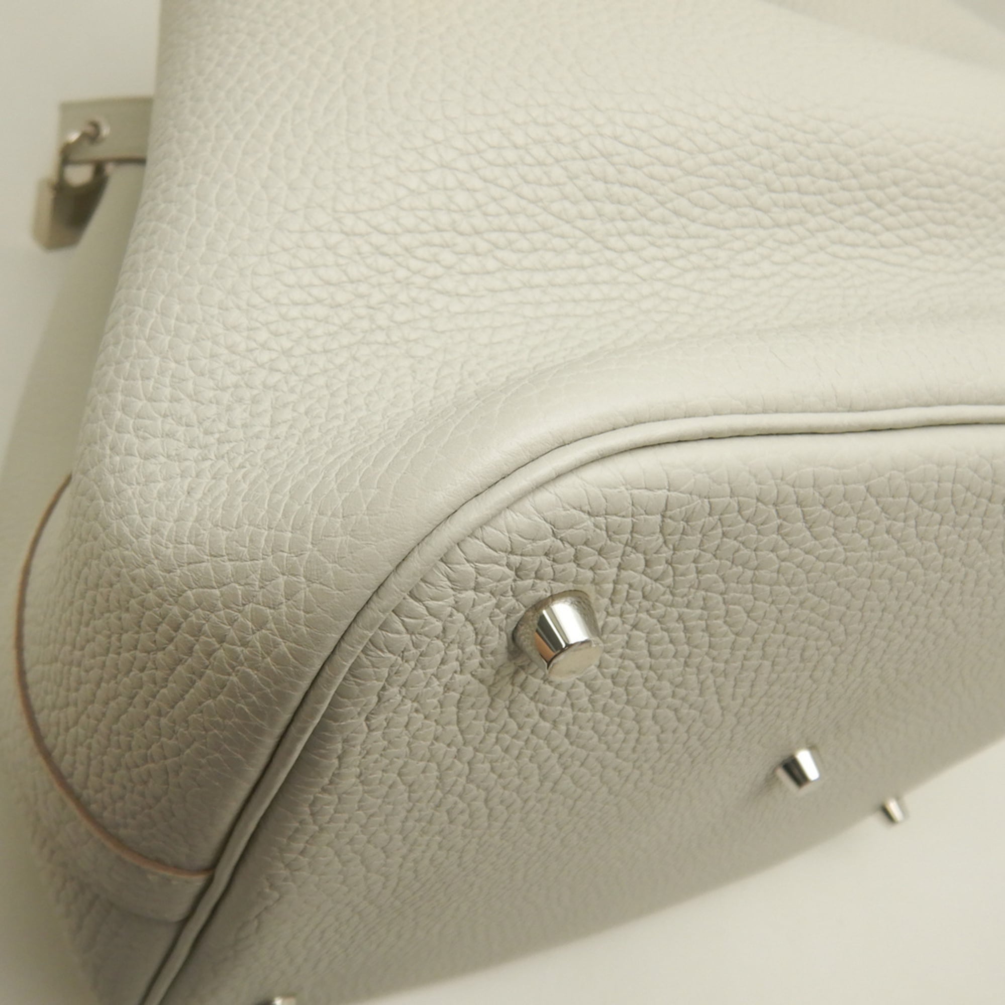 Hermes Pearl White White Taurillon Clemence Leather Handbag (Pre-Owned)