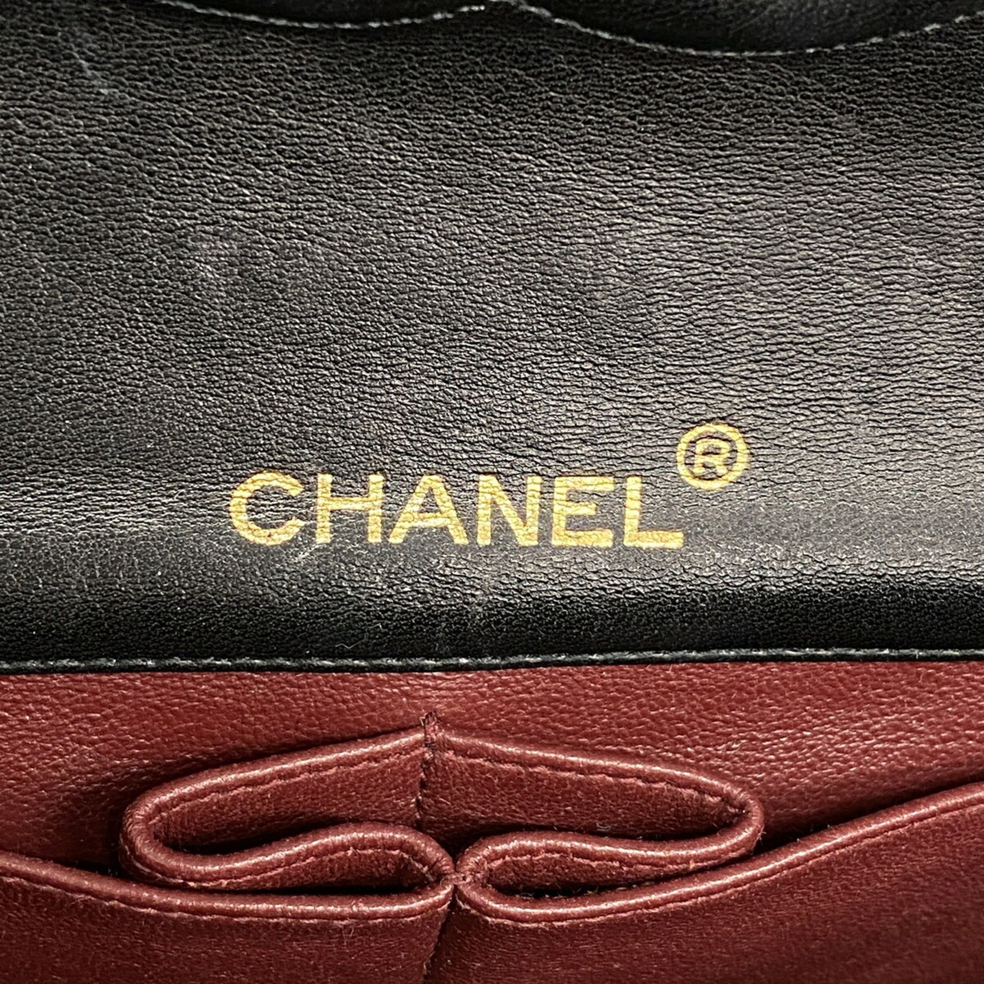 Chanel Black Leather Shoulder Bag (Pre-Owned)