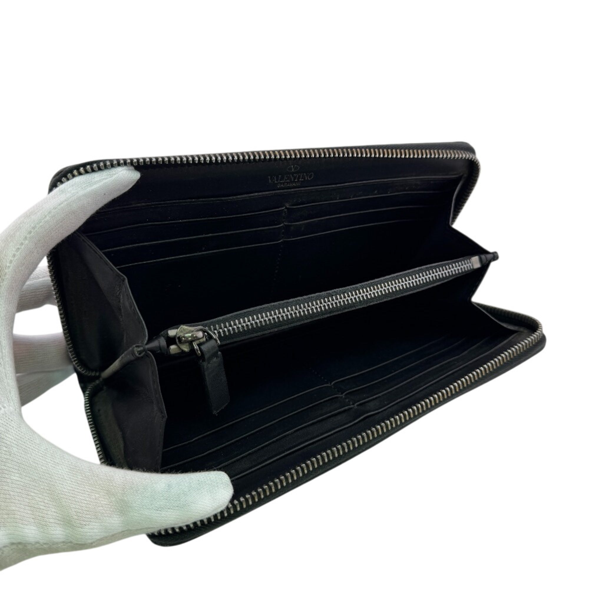 Valentino Garavani Black Leather Long Wallet (Bi-Fold) (Pre-Owned)