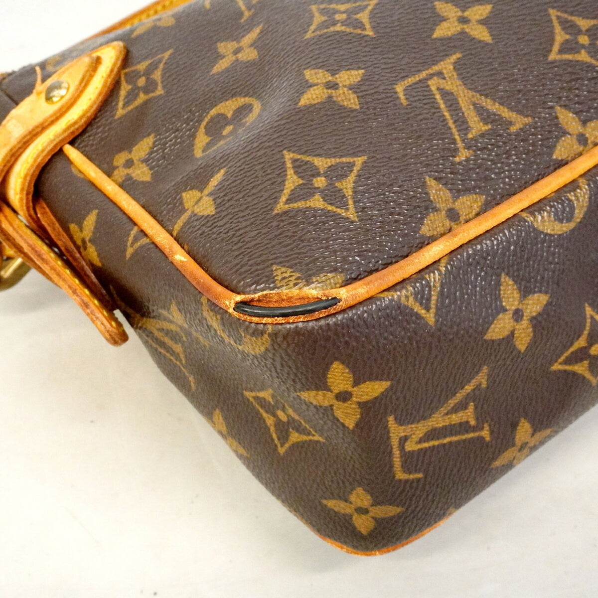Louis Vuitton Brown Shoulder Bag (Pre-Owned)