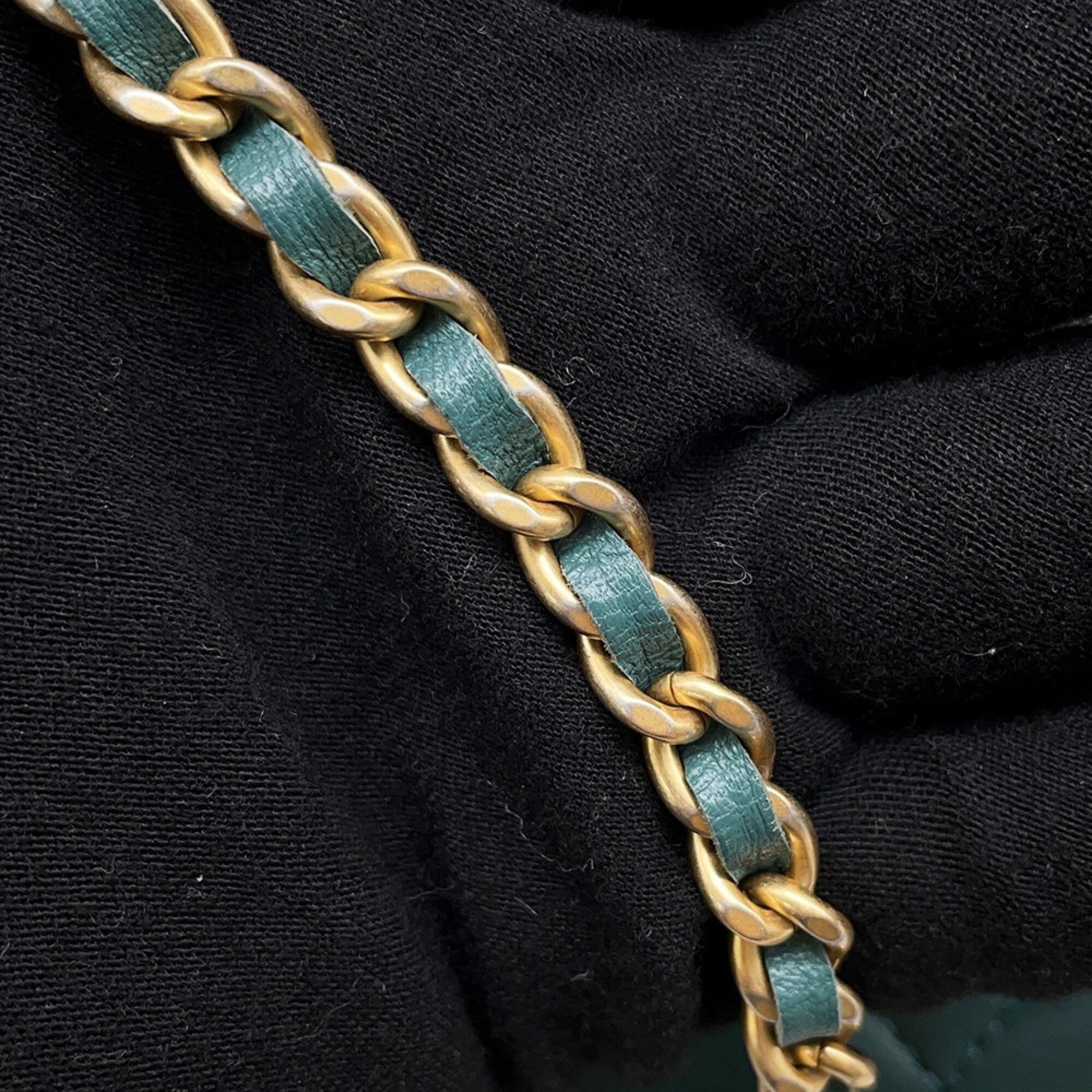 Chanel Green Leather Chain/Shoulder Wallet (Pre-Owned)