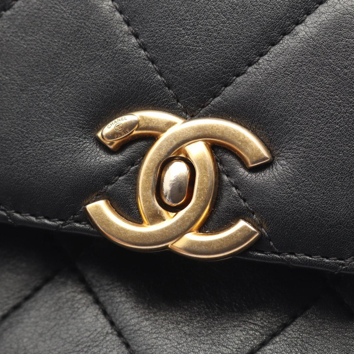 Chanel Matelasse Black Leather Handbag Shoulder Bag (Pre-Owned)