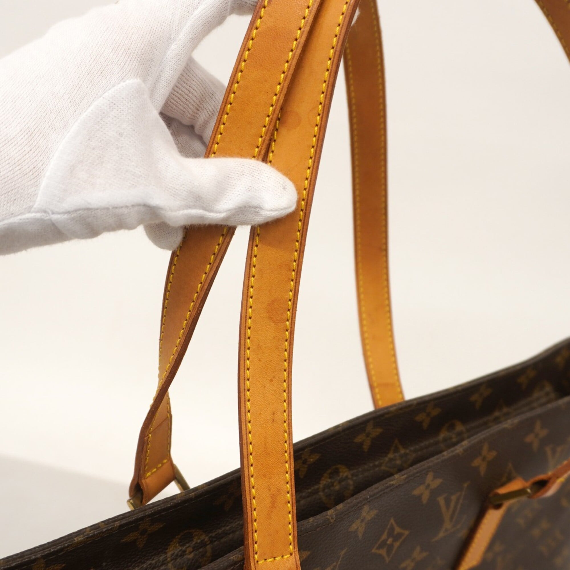 Louis Vuitton Brown Shoulder Bag (Pre-Owned)